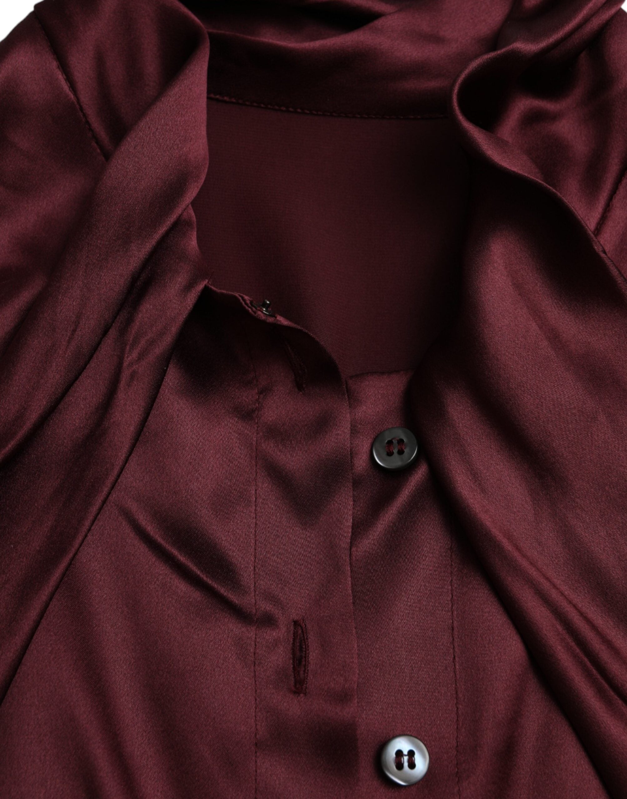 Dolce & Gabbana – Kastanienbraune Bluse mit Ascot-Kragen und langen Ärmeln