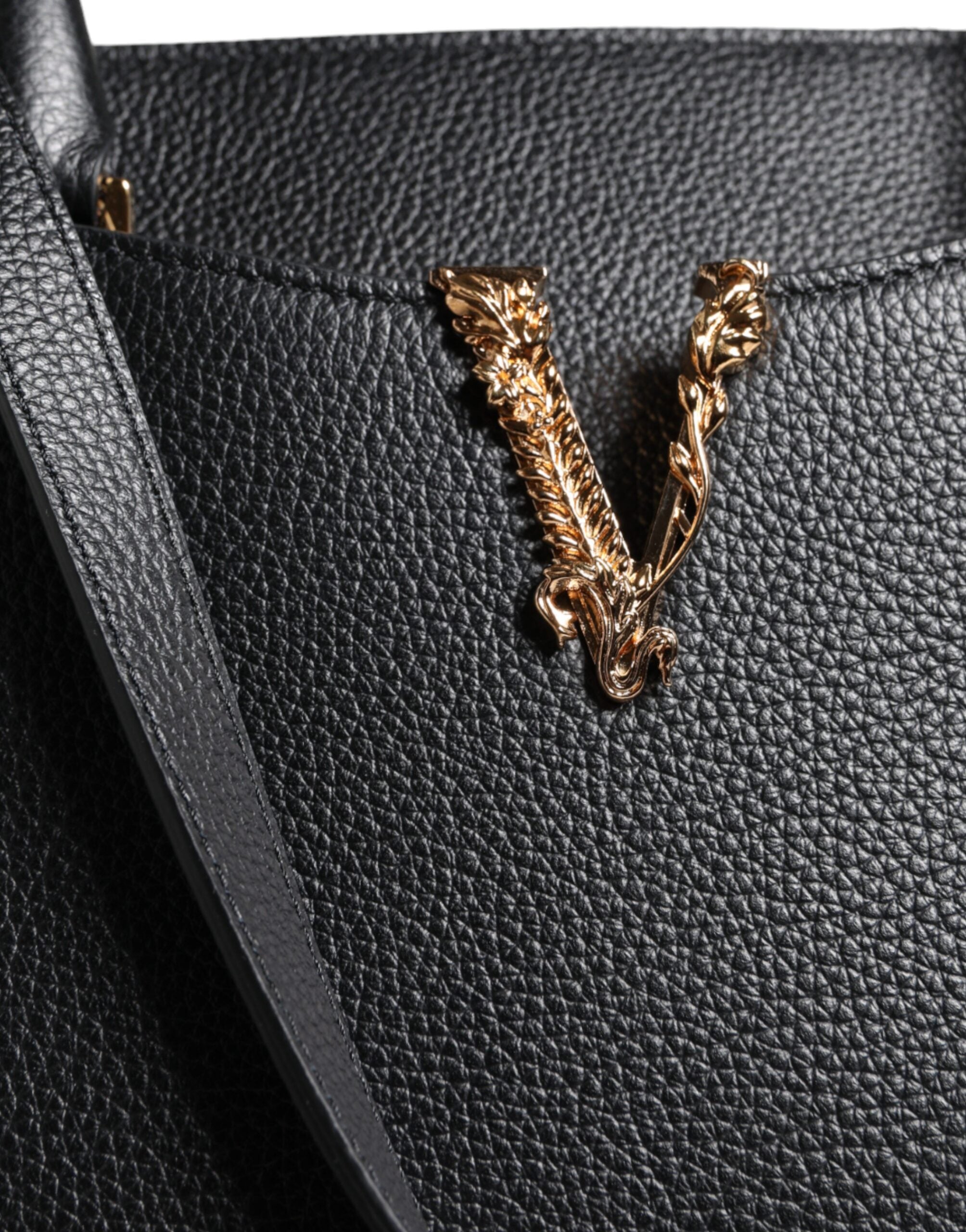 Versace – Kleine Umhängetasche aus schwarzem Leder mit Henkel