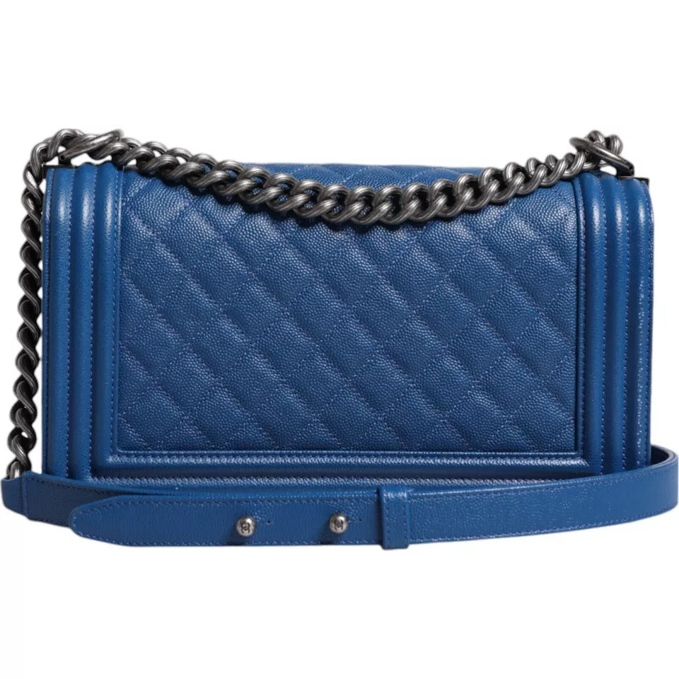 Chanel – Mittlere Umhängetasche aus blauem Lammleder mit Doppelkette
