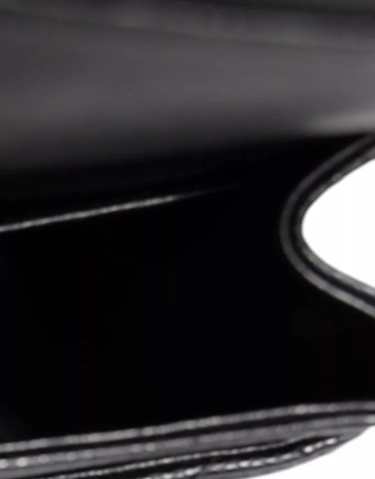 Geantă de umăr Chanel Black Caviar medie cu clapă dublă, matlasată, argintie