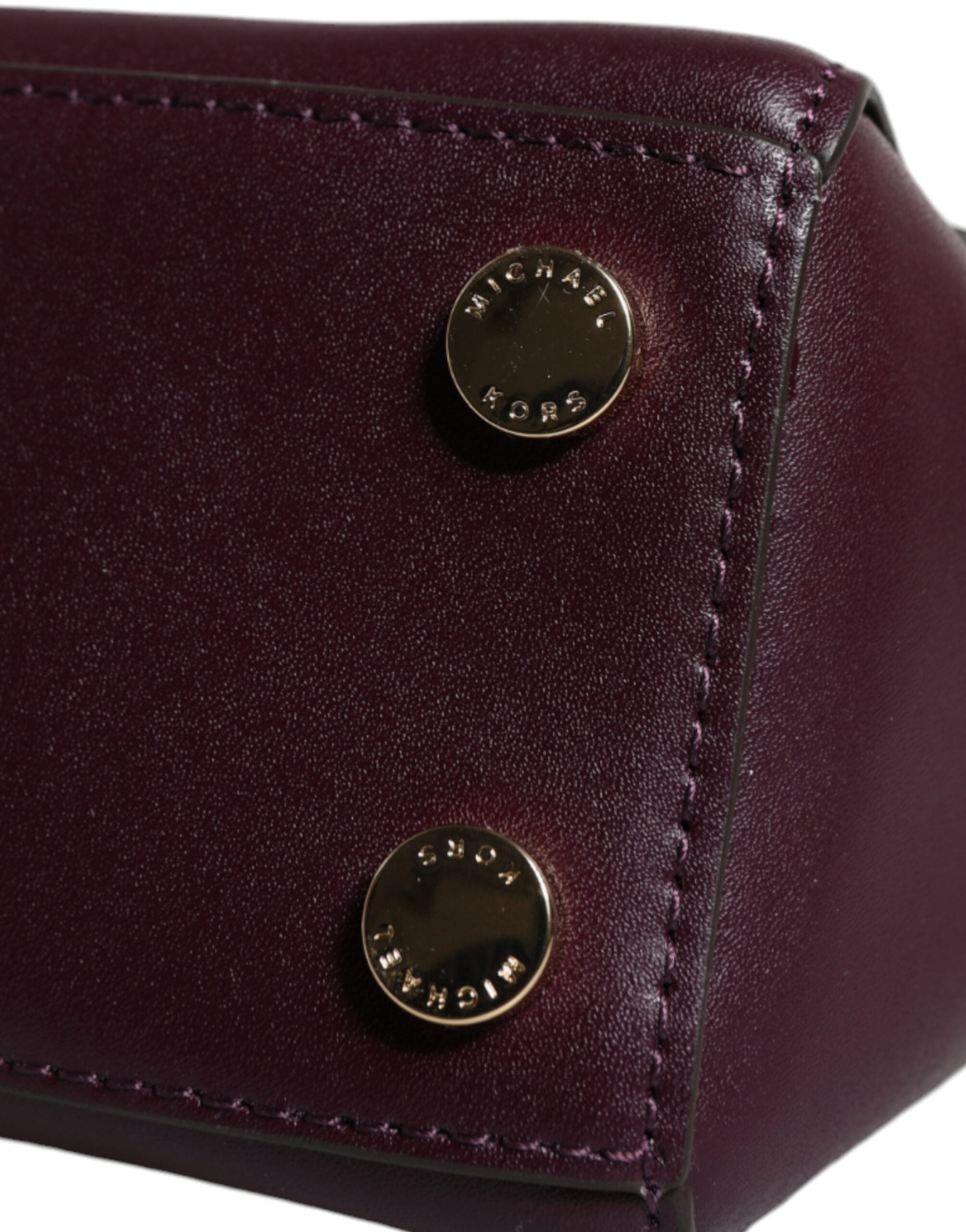 Michael Kors – Umhängetasche „Mindy“ aus lila Leder mit Logo-Schild