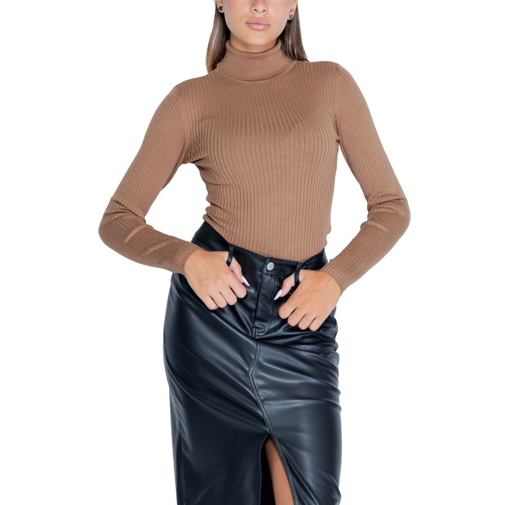 Jacqueline De Yong Topuri și tricou maro din viscoză
