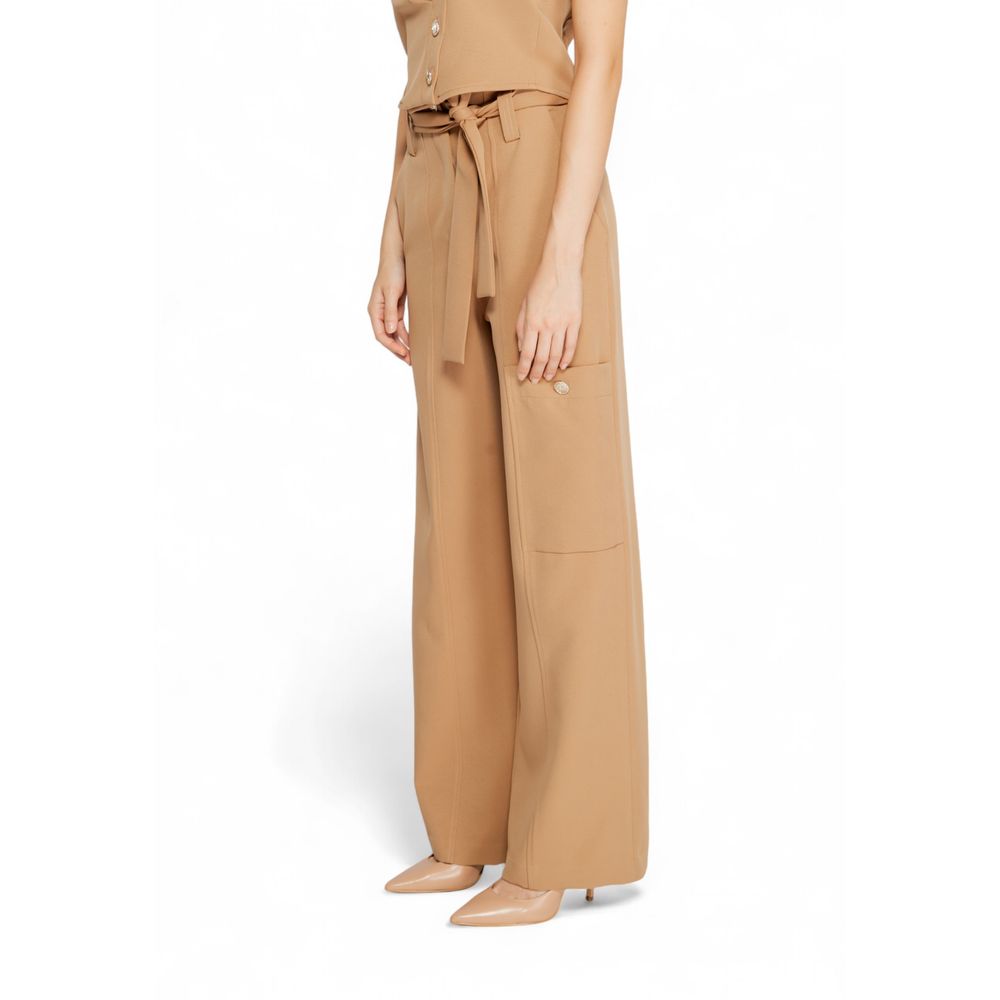 Jeans und Hose aus beigem Rinascimento-Polyester