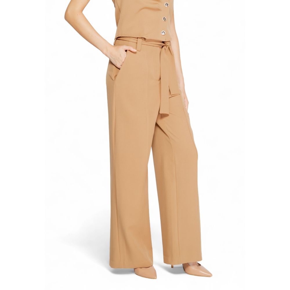 Jeans und Hose aus beigem Rinascimento-Polyester