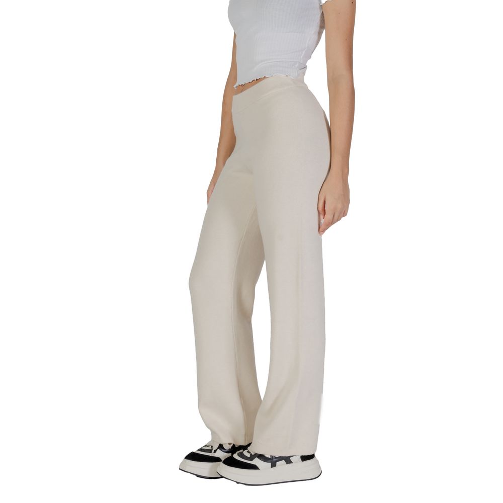 Blugi și pantaloni Vero Moda din viscoză crem