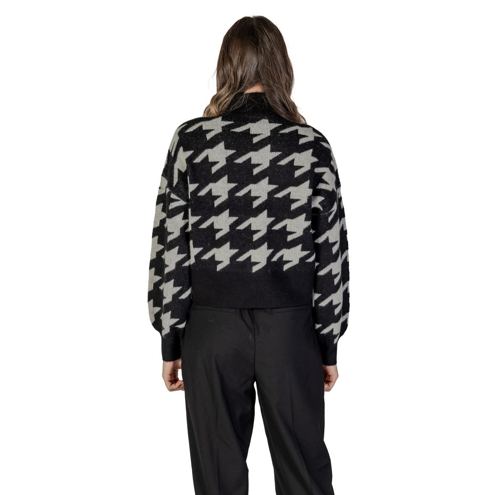 Vero Moda Schwarzer Marabou-Pullover