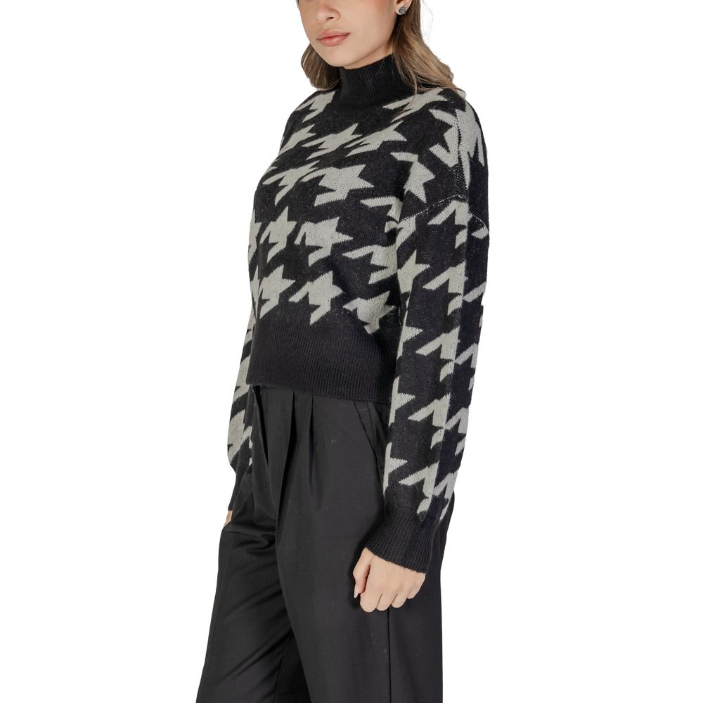 Vero Moda Schwarzer Marabou-Pullover