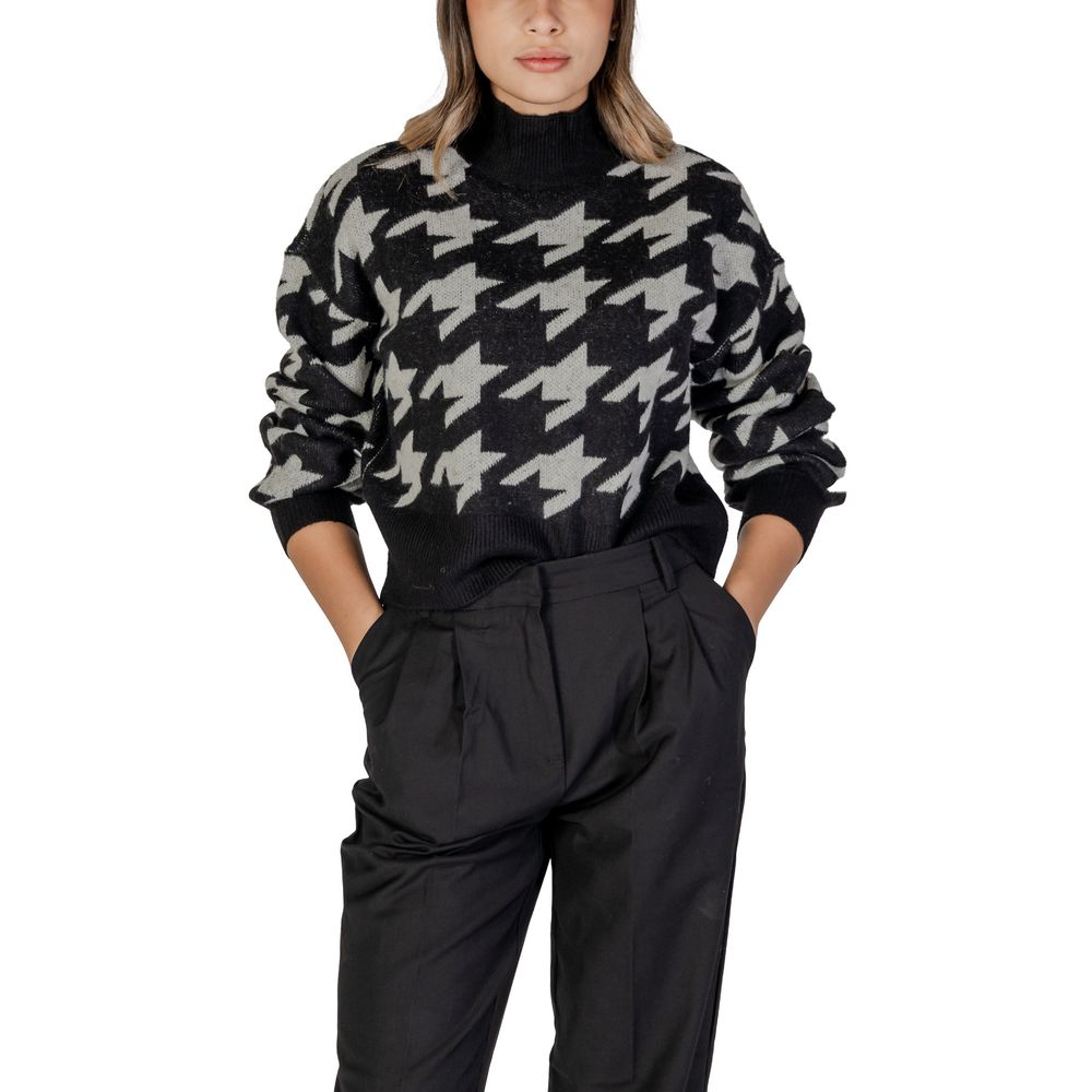 Vero Moda Schwarzer Marabou-Pullover