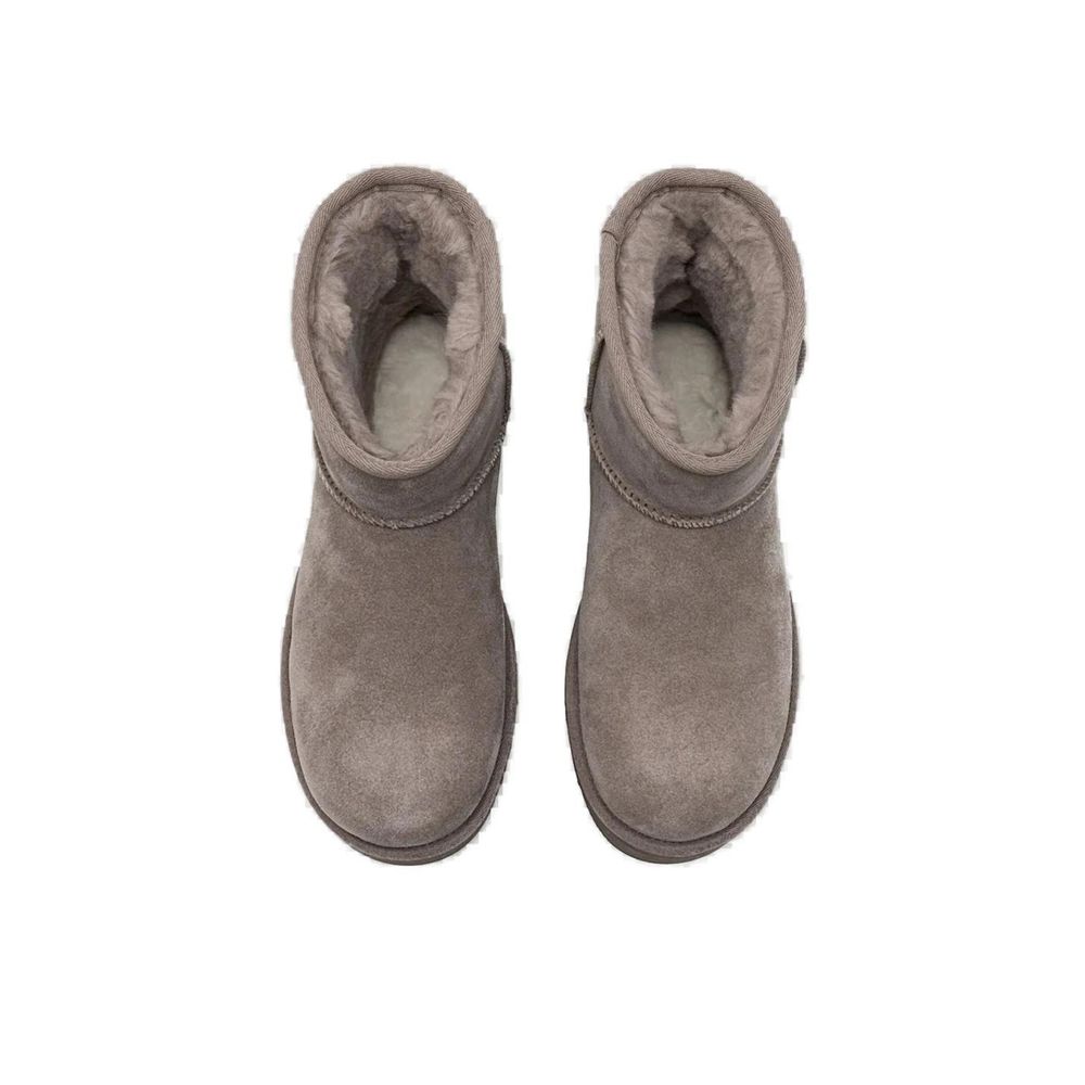 UGG Stiefel aus Wildleder in Grau