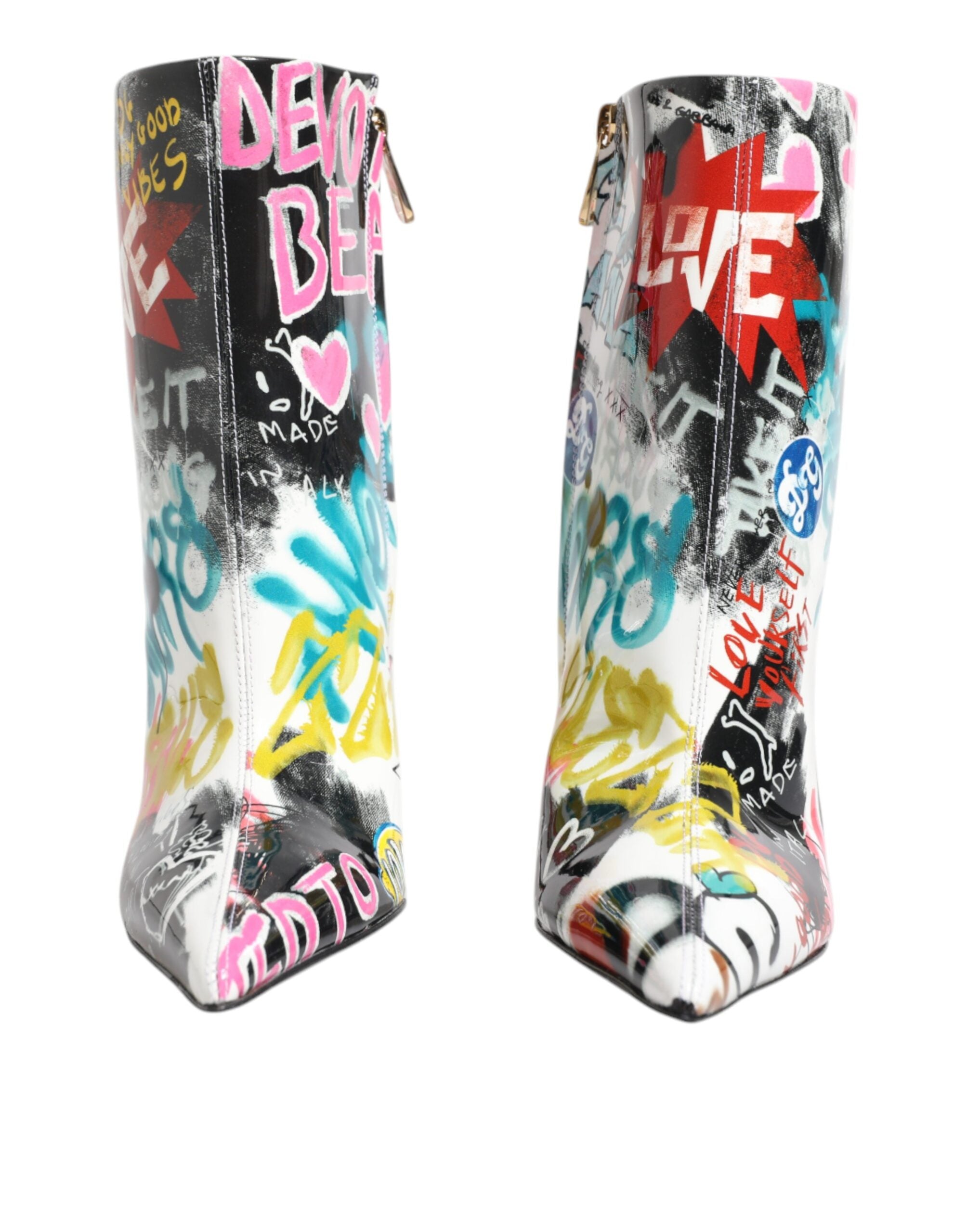 Dolce & Gabbana – Keira – Wadenhohe Stiefel mit mehrfarbigem Graffiti
