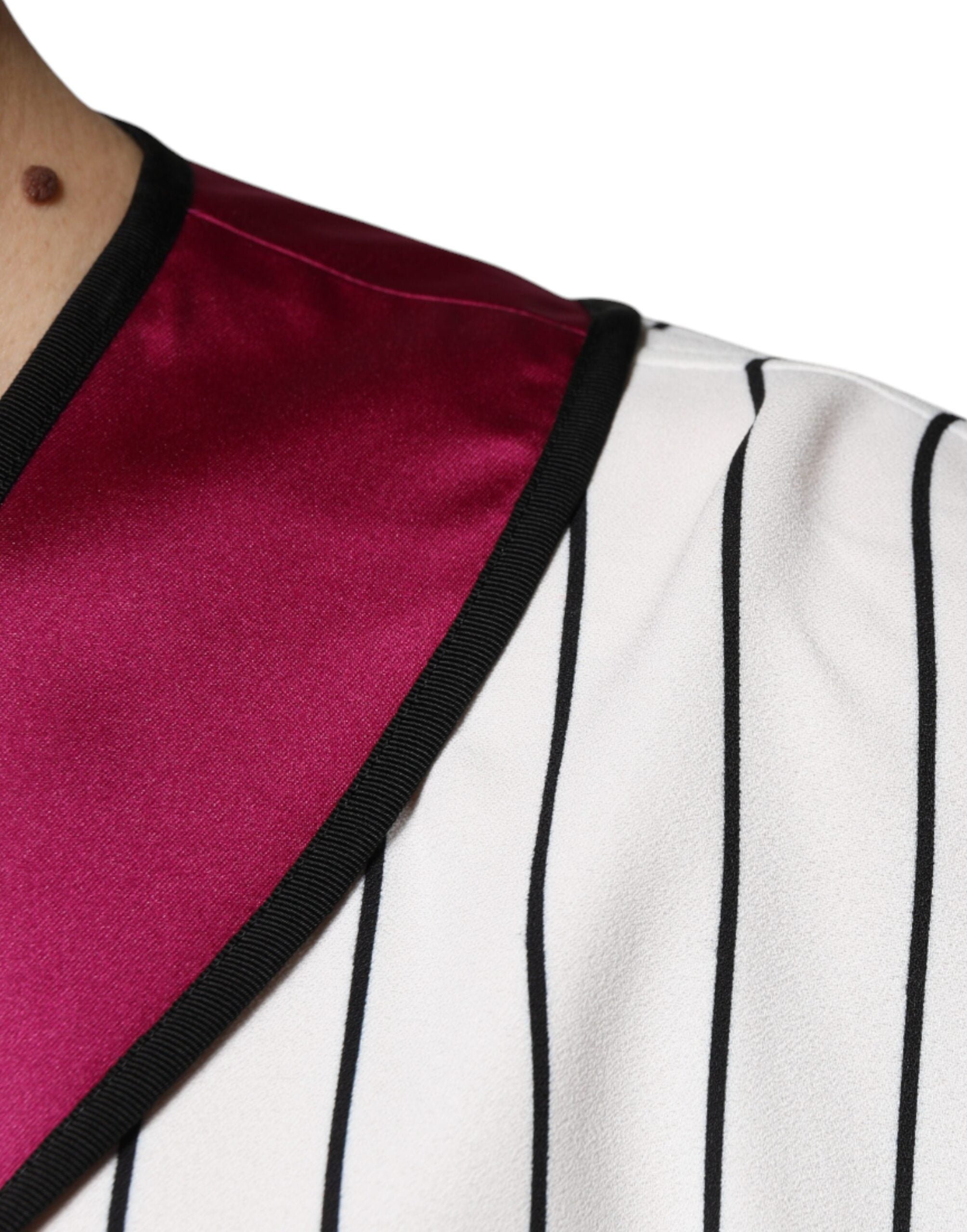Dolce & Gabbana – Mehrfarbiges Jersey-T-Shirt mit V-Ausschnitt und Logo