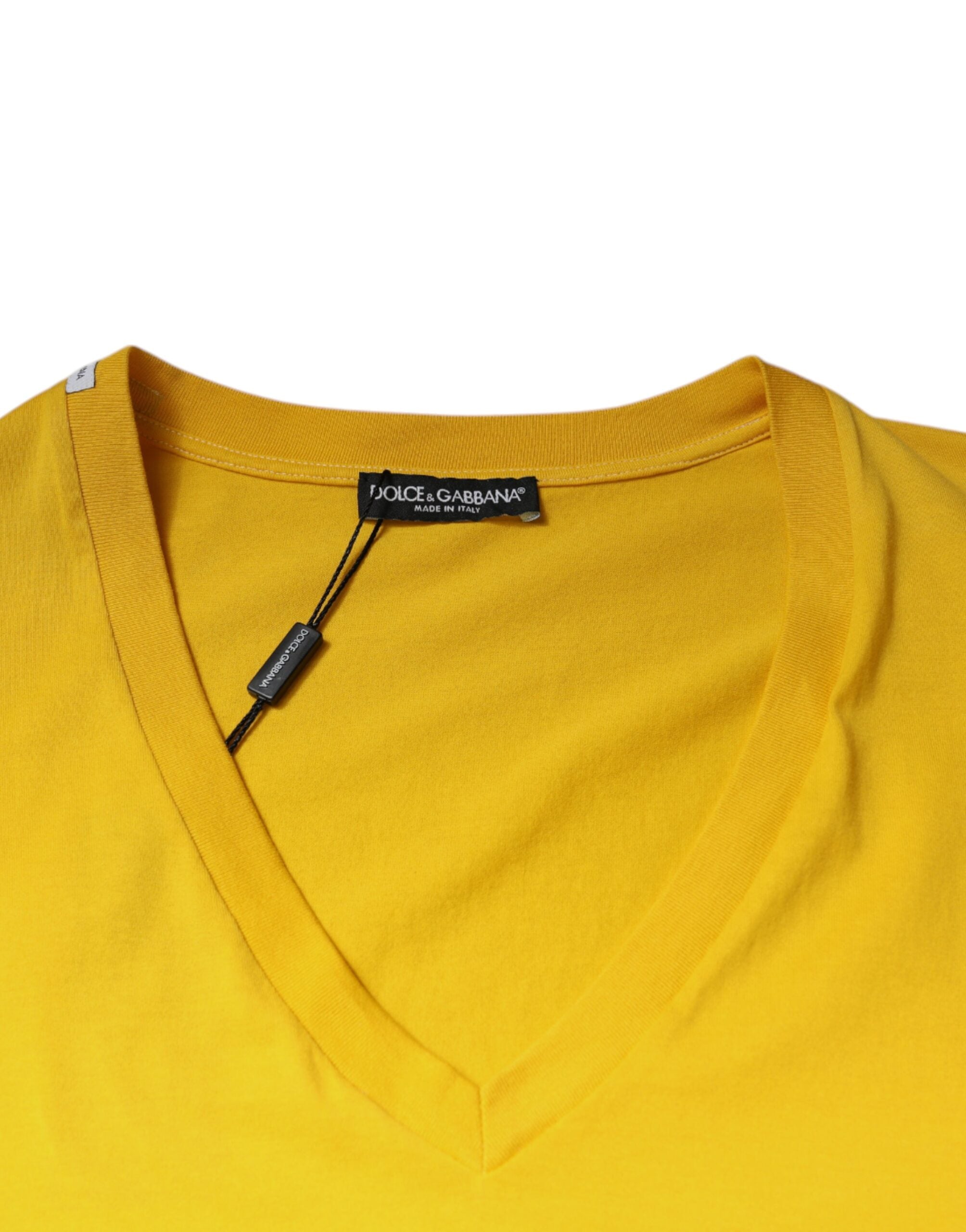 Dolce & Gabbana – Gelbes T-Shirt aus Baumwolle mit V-Ausschnitt und kurzen Ärmeln