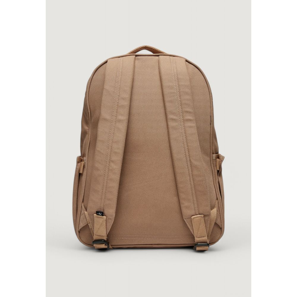 Calvin Klein – Beigefarbener Rucksack aus recyceltem Polyester