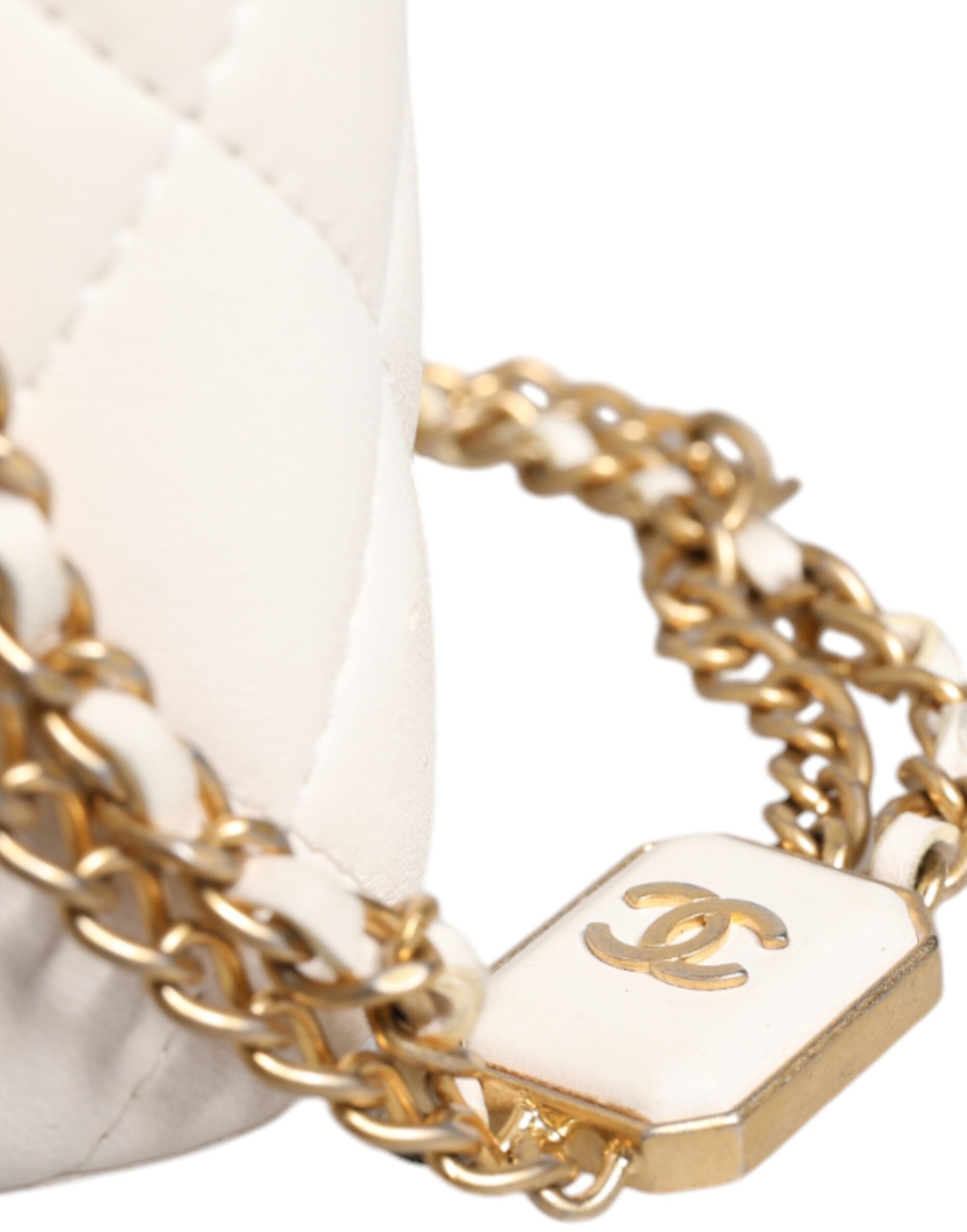 Chanel Kosmetikspiegel aus weißem Matelassé-Lammleder mit Goldkette