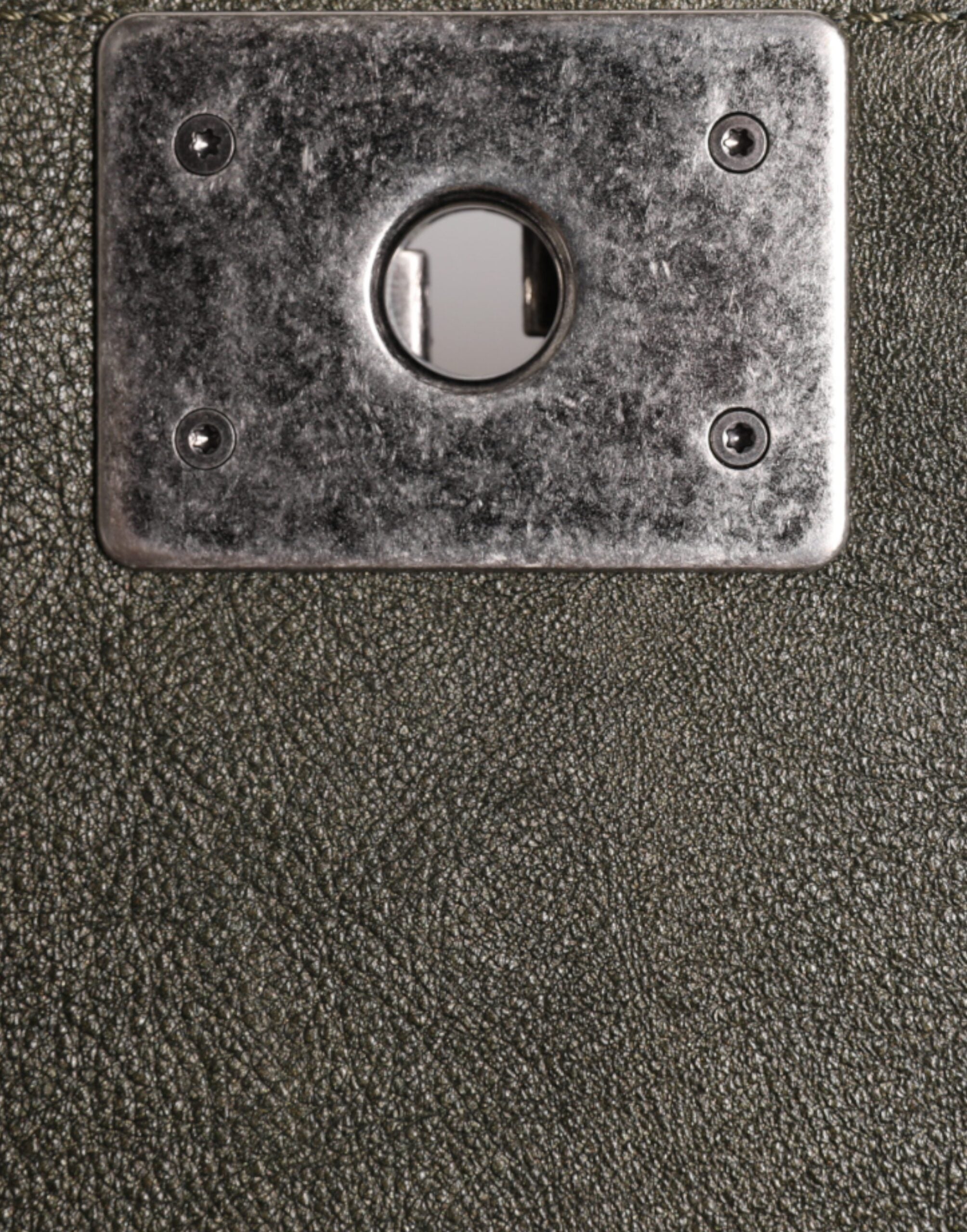 Chanel Dunkelgrüne Leder-Umhängetasche Graue Metall-Handtasche
