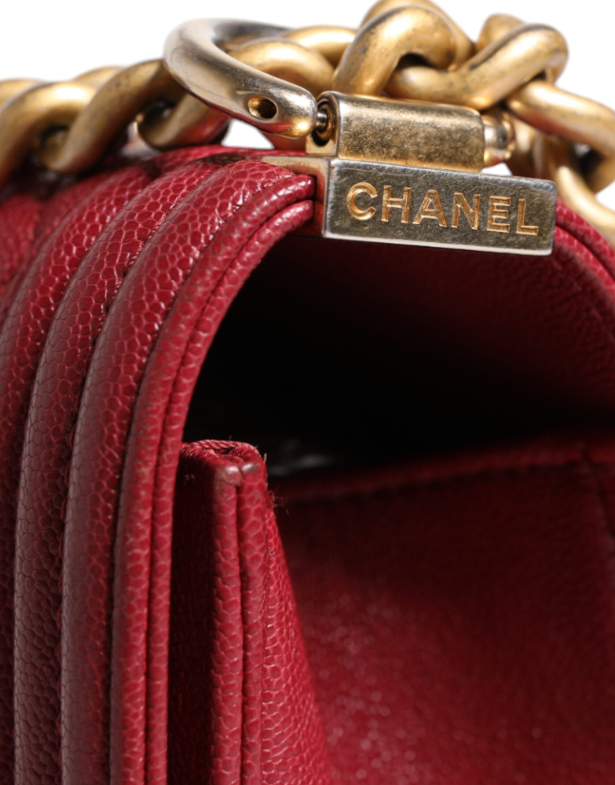 Chanel – Mittlere Umhängetasche aus rotem Lammleder mit doppelter Goldkette
