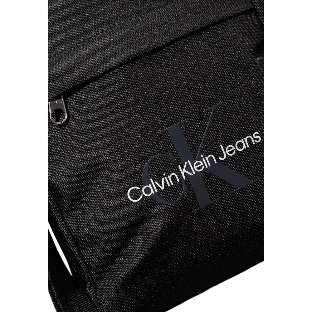Calvin Klein – Schwarze Messenger-Tasche aus recyceltem Polyester