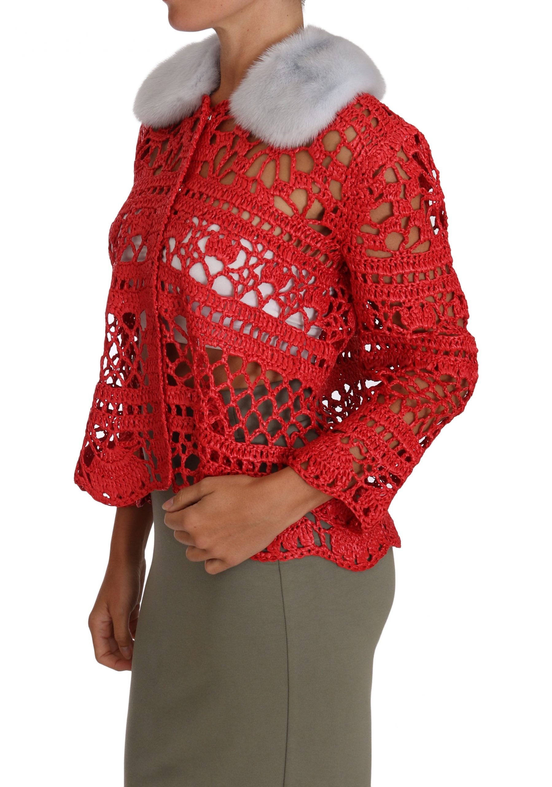 Dolce & Gabbana Elegante rote Häkelstrickjacke mit Pelzkragen