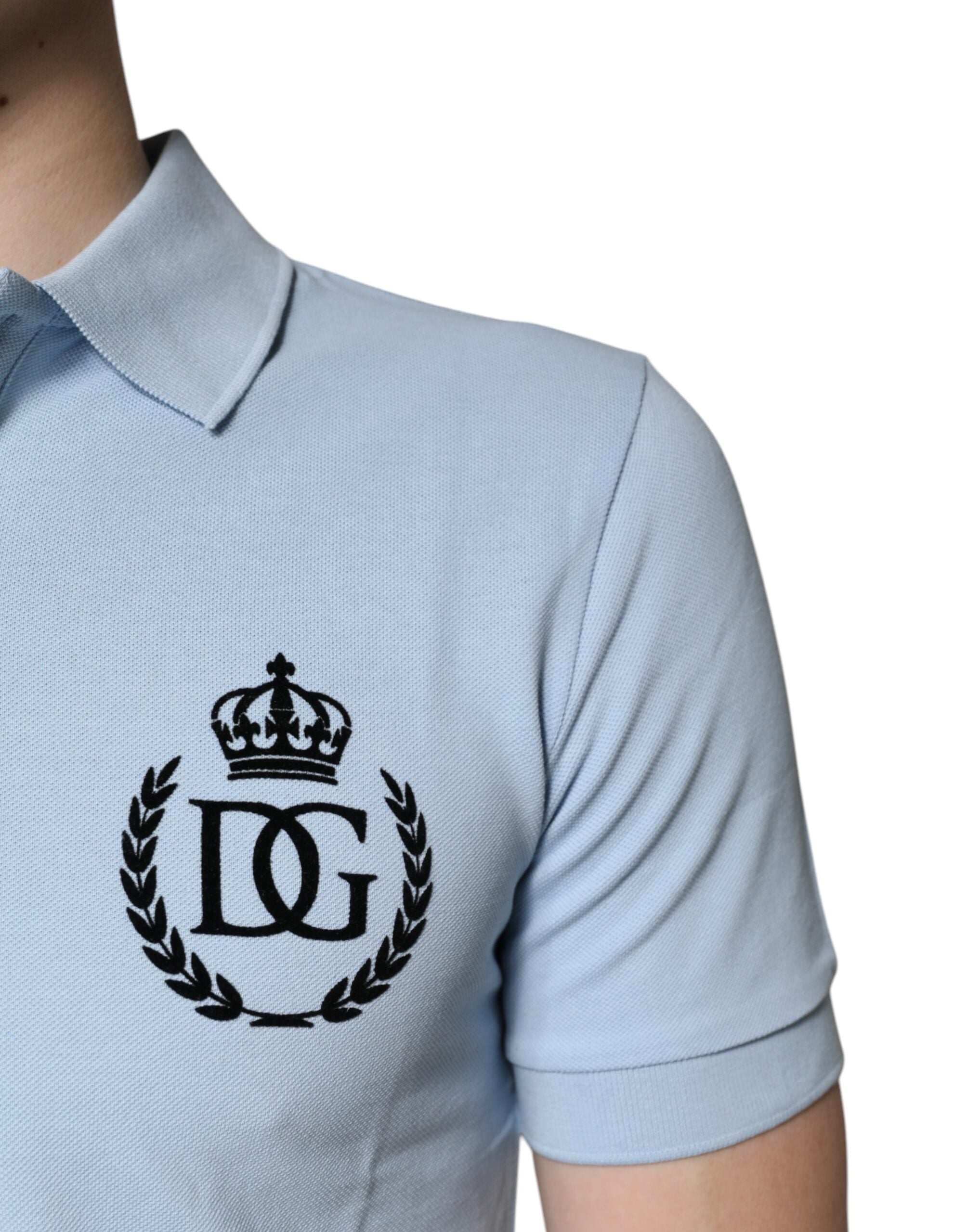 Dolce & Gabbana – Himmelblaues Poloshirt aus Baumwolle mit Kronenkragen