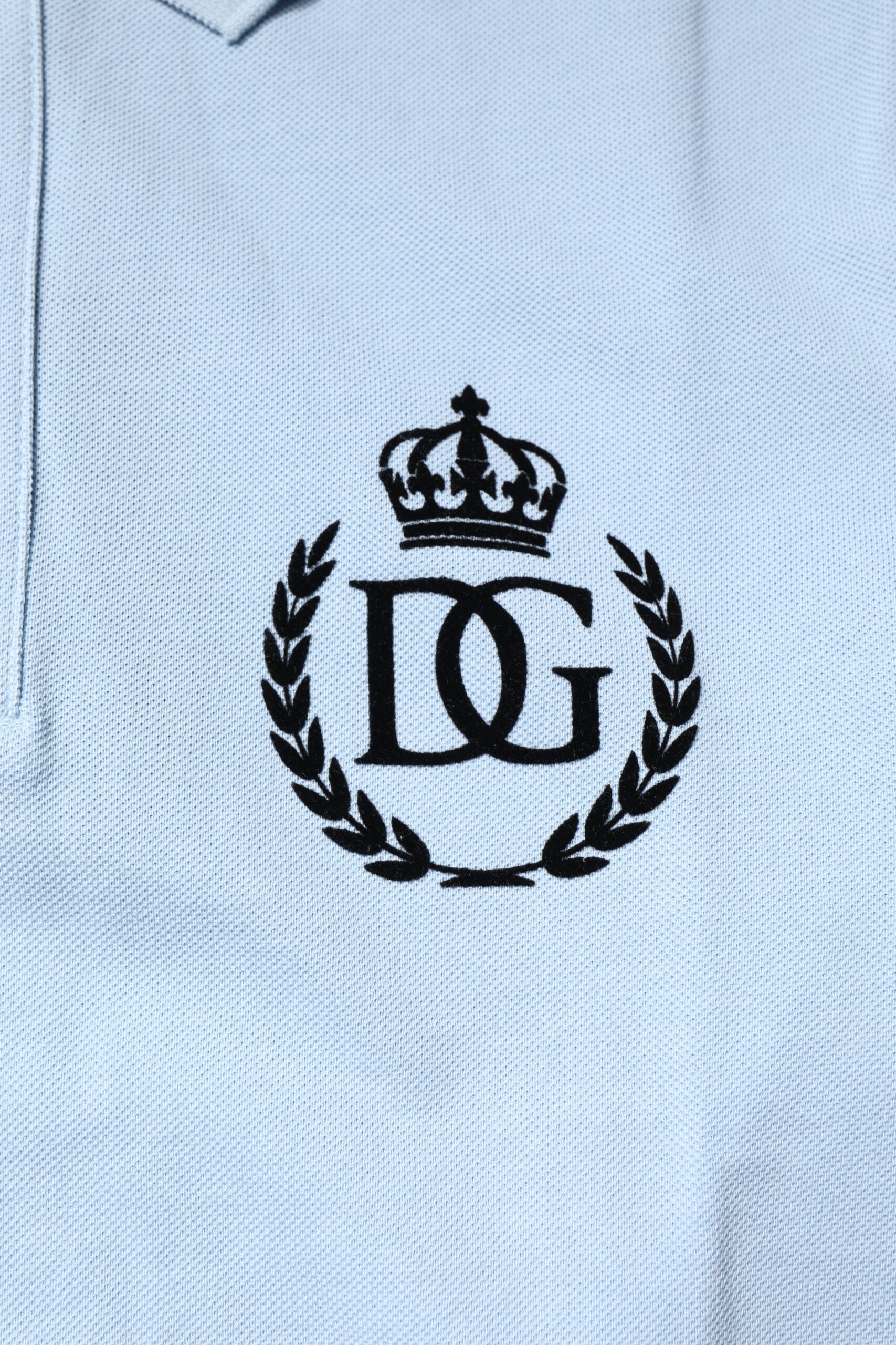 Dolce & Gabbana – Himmelblaues Poloshirt aus Baumwolle mit Kronenkragen