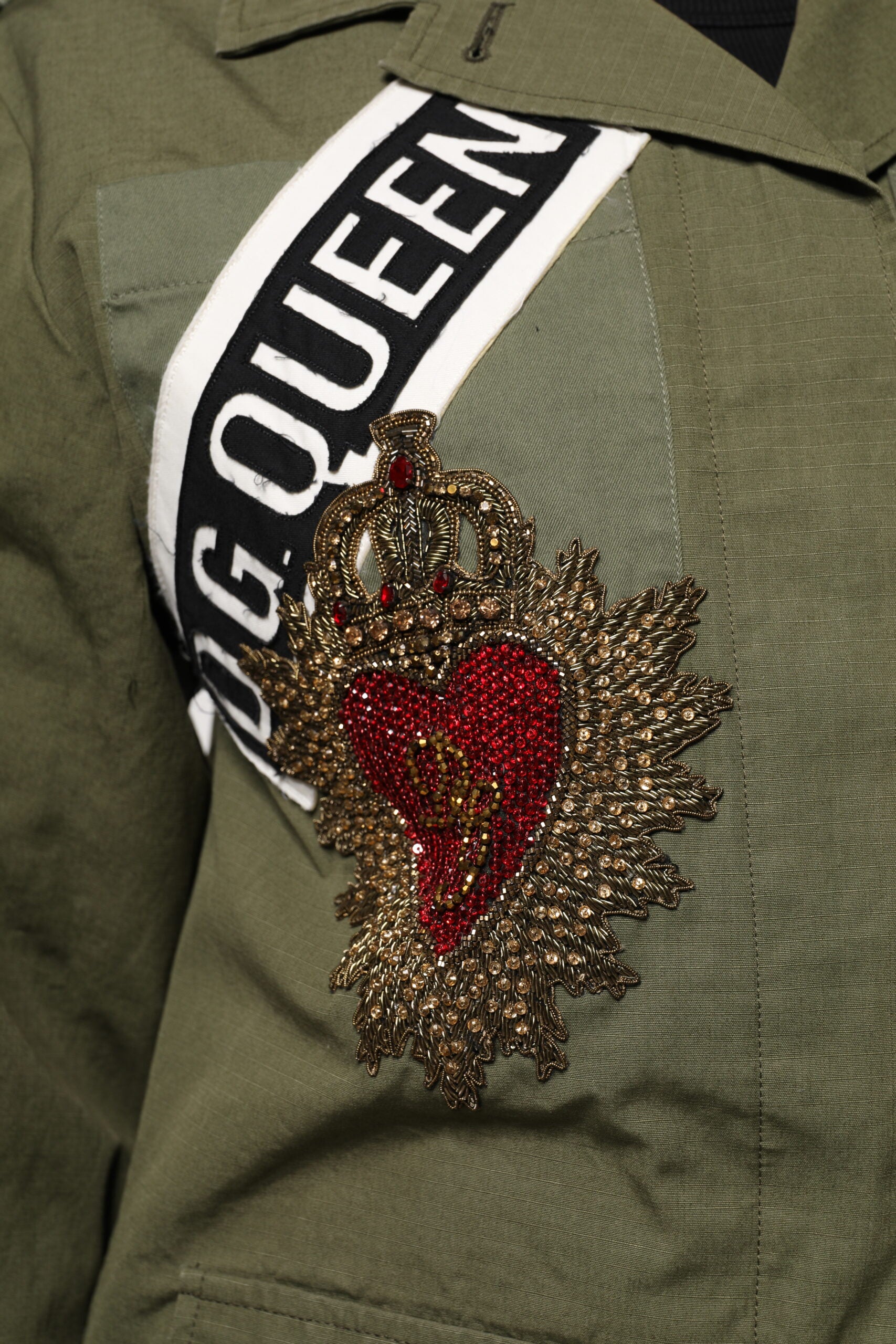 Dolce & Gabbana – Militärgrüne, verzierte Manteljacke „Queen“