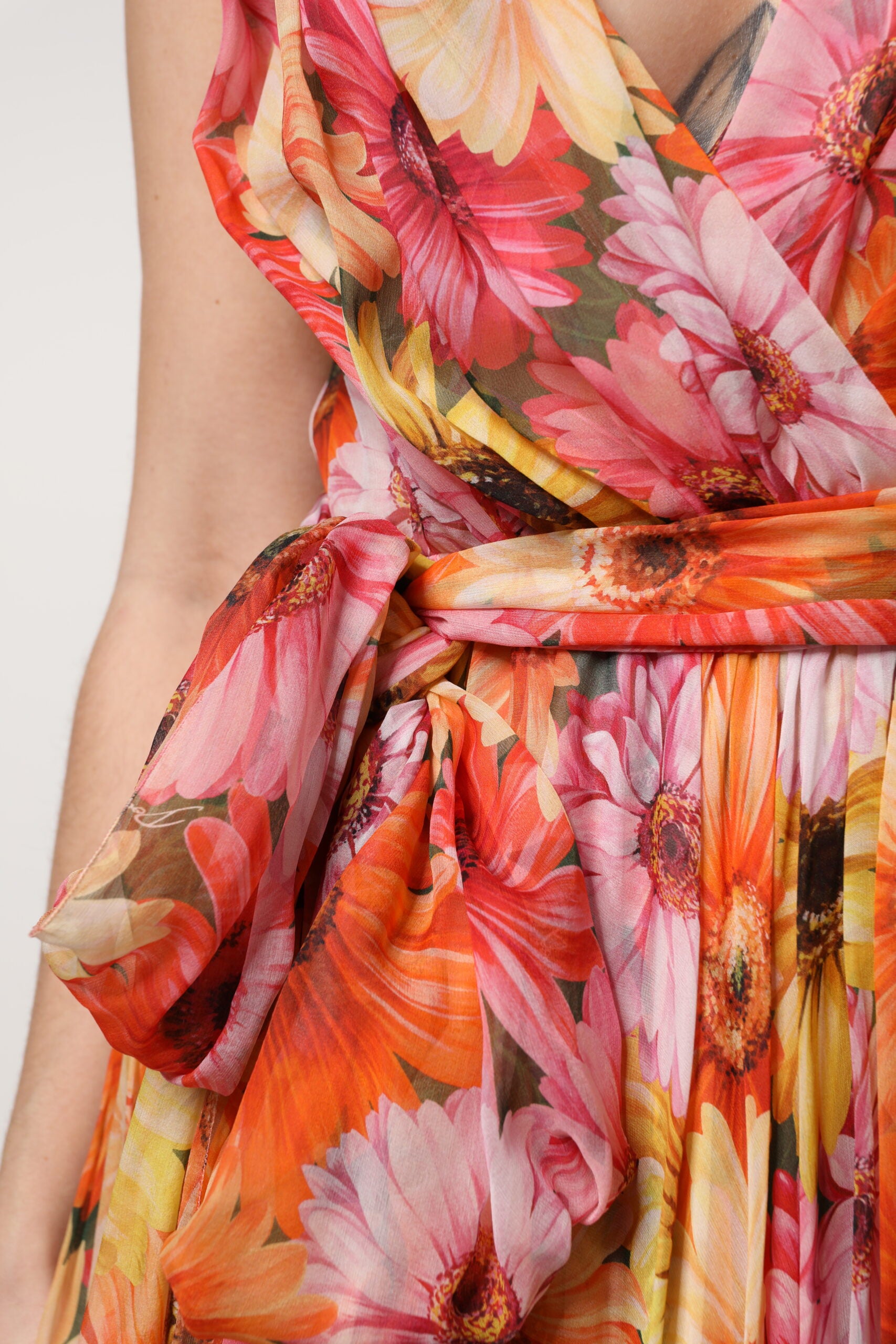 Rochie Dolce & Gabbana din șifon cu decolteu în V și mătase florală multicoloră