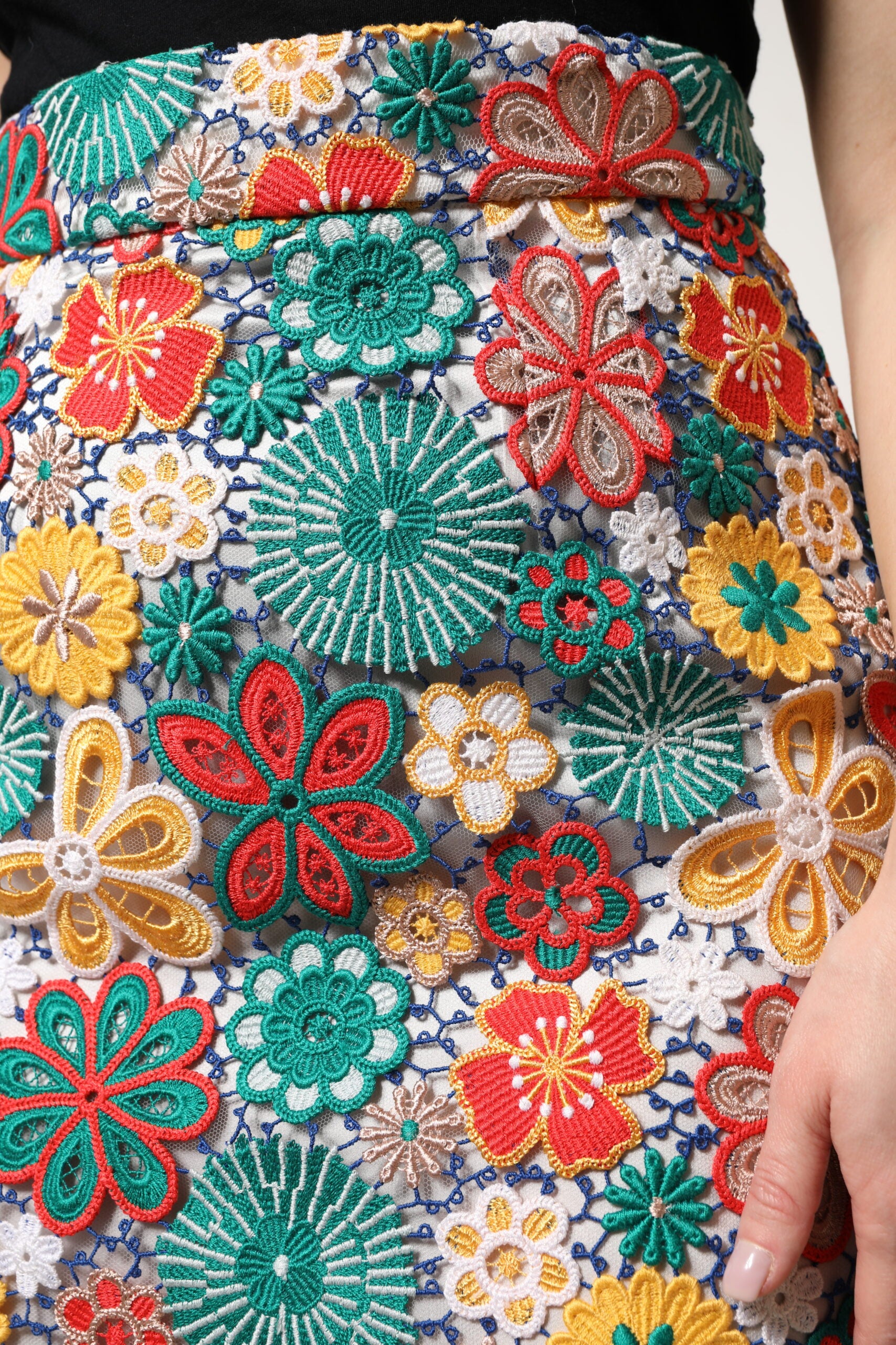 Dolce & Gabbana Mehrfarbiger Minirock mit hoher Taille und Blumenspitze