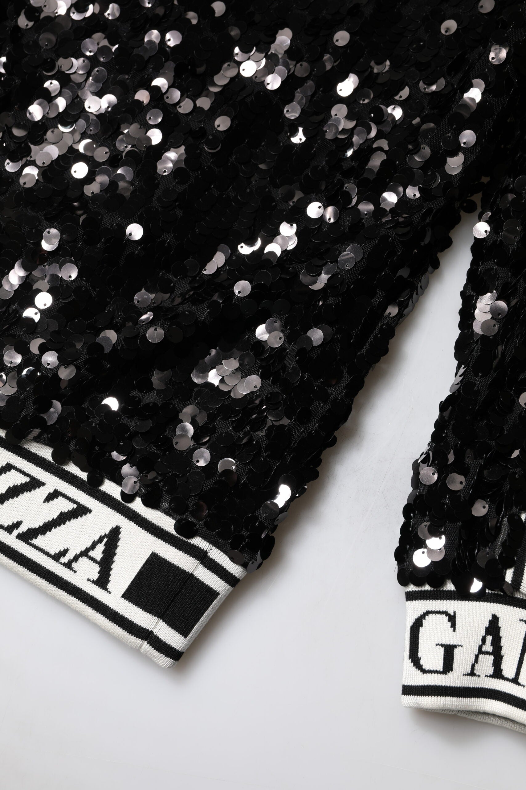 Dolce & Gabbana – Schwarzer Pullover mit Pailletten „DG Queen“
