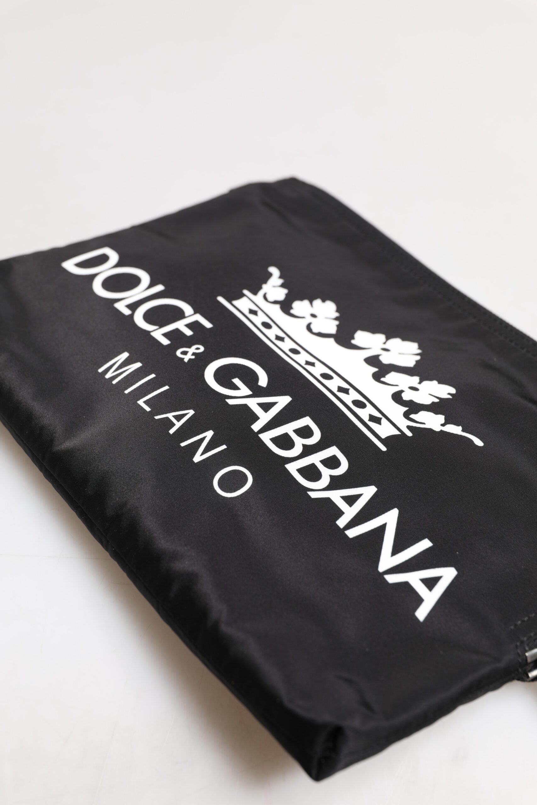 Dolce & Gabbana Schwarze Clutch aus Nylon mit DG Milano-Print