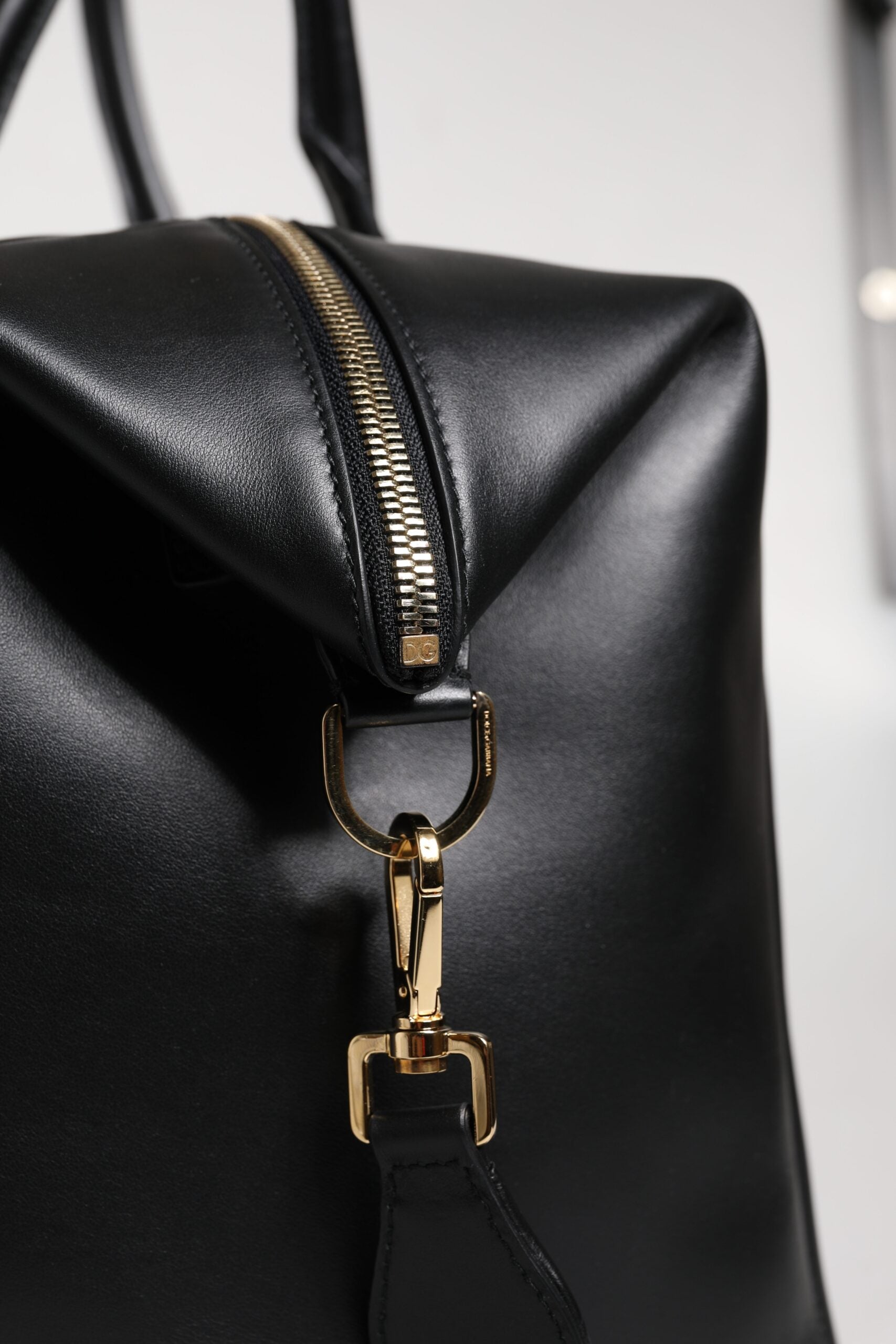Dolce & Gabbana – Reisetasche aus schwarzem Kalbsleder mit Schulterriemen