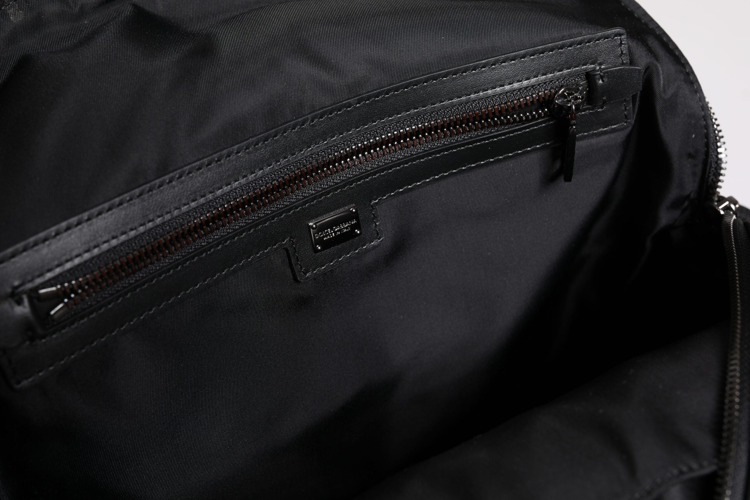 Dolce & Gabbana Mehrfarbiger Rucksack mit DG-Logo-Plakette und Leopardenmuster für Männer