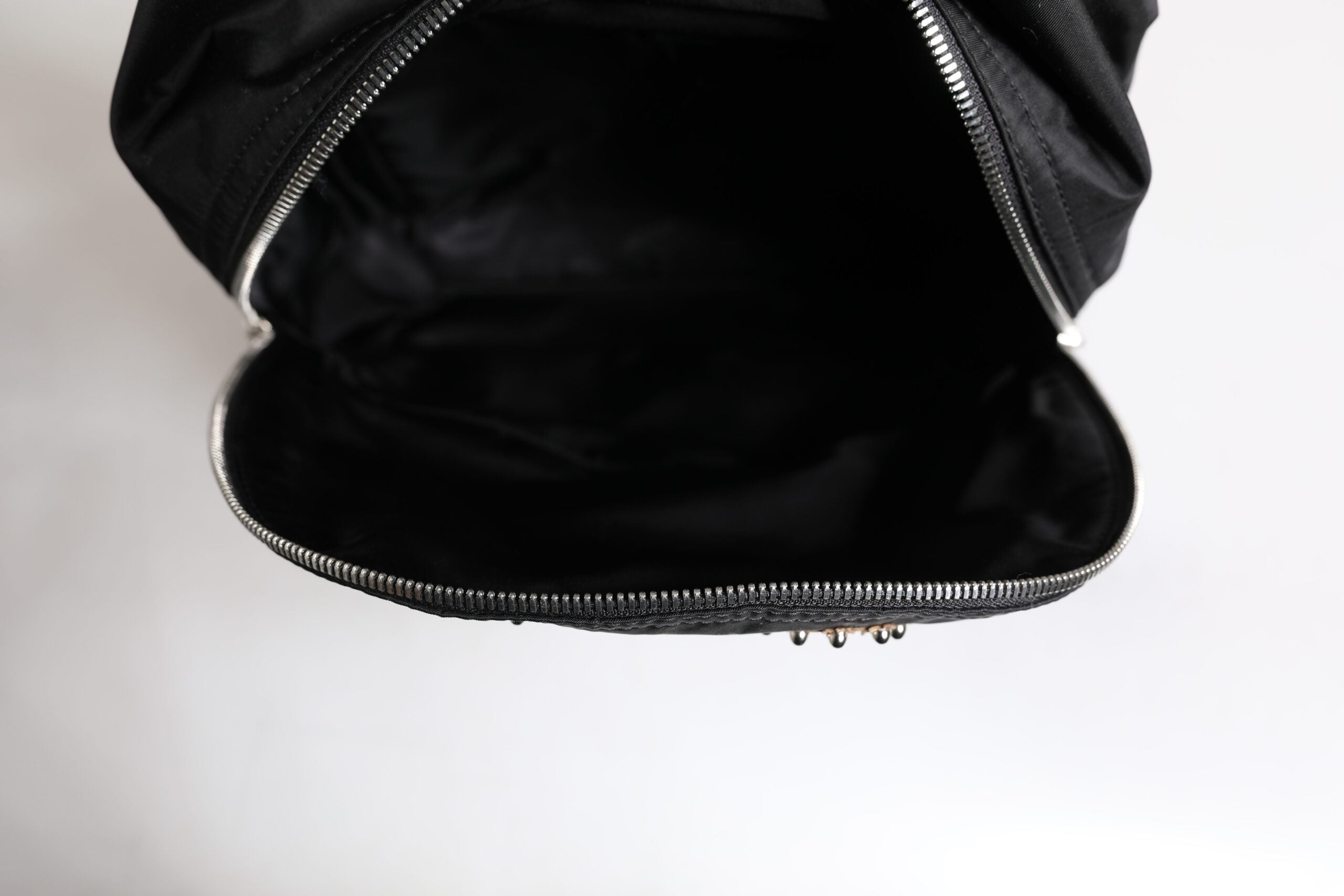 Dolce & Gabbana – Rucksack „VULCANO“ aus schwarzem Nylon #DGFAMILY mit Verzierung