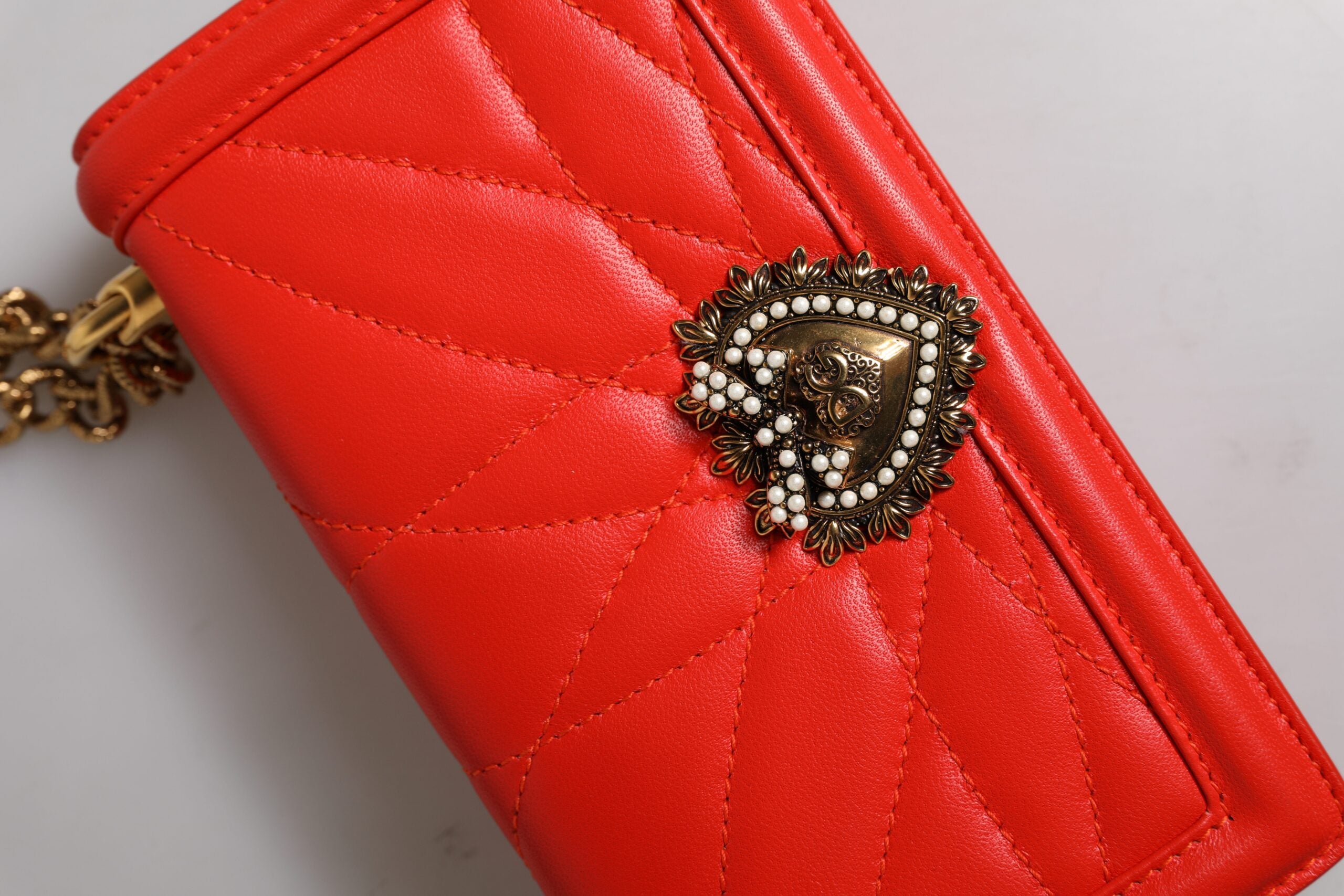 Geantă de telefon Dolce & Gabbana Devotion matlasată roșie cu lanț crossbody