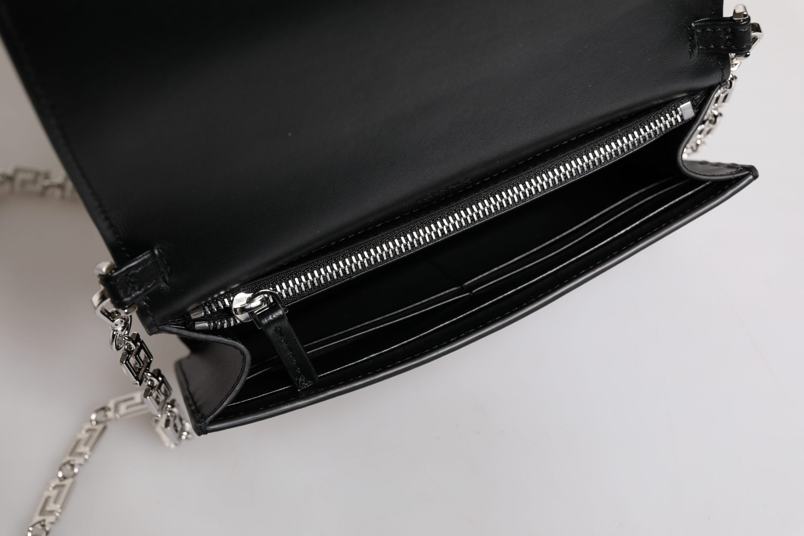 Geantă crossbody de umăr Versace din piele de vițel neagră cu curea de lanț