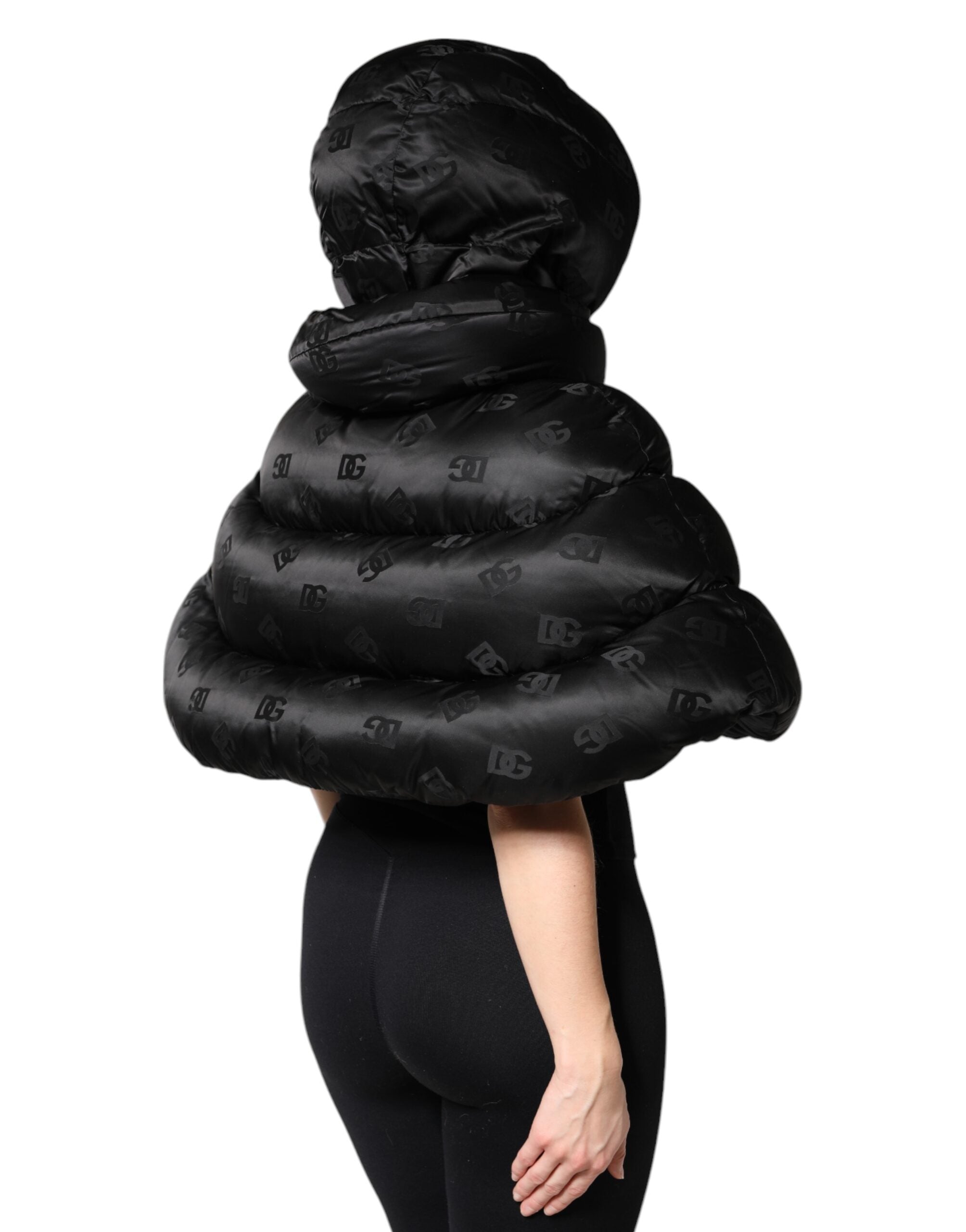 Dolce & Gabbana – Kurze, wattierte Pufferjacke mit Kapuze und durchgehendem Reißverschluss in Schwarz