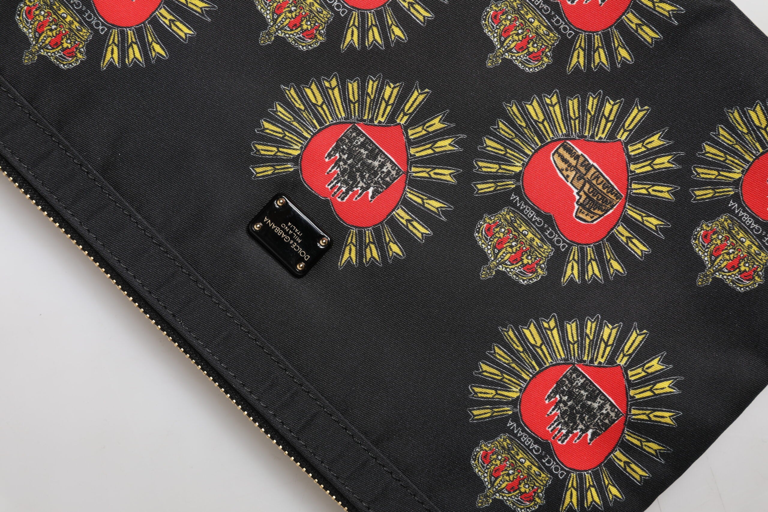 Dolce & Gabbana – Clutch aus schwarzem und rotem Nylon mit Herzmotiv