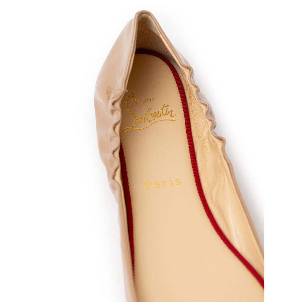 Pantofi Christian Louboutin bej din piele lăcuită