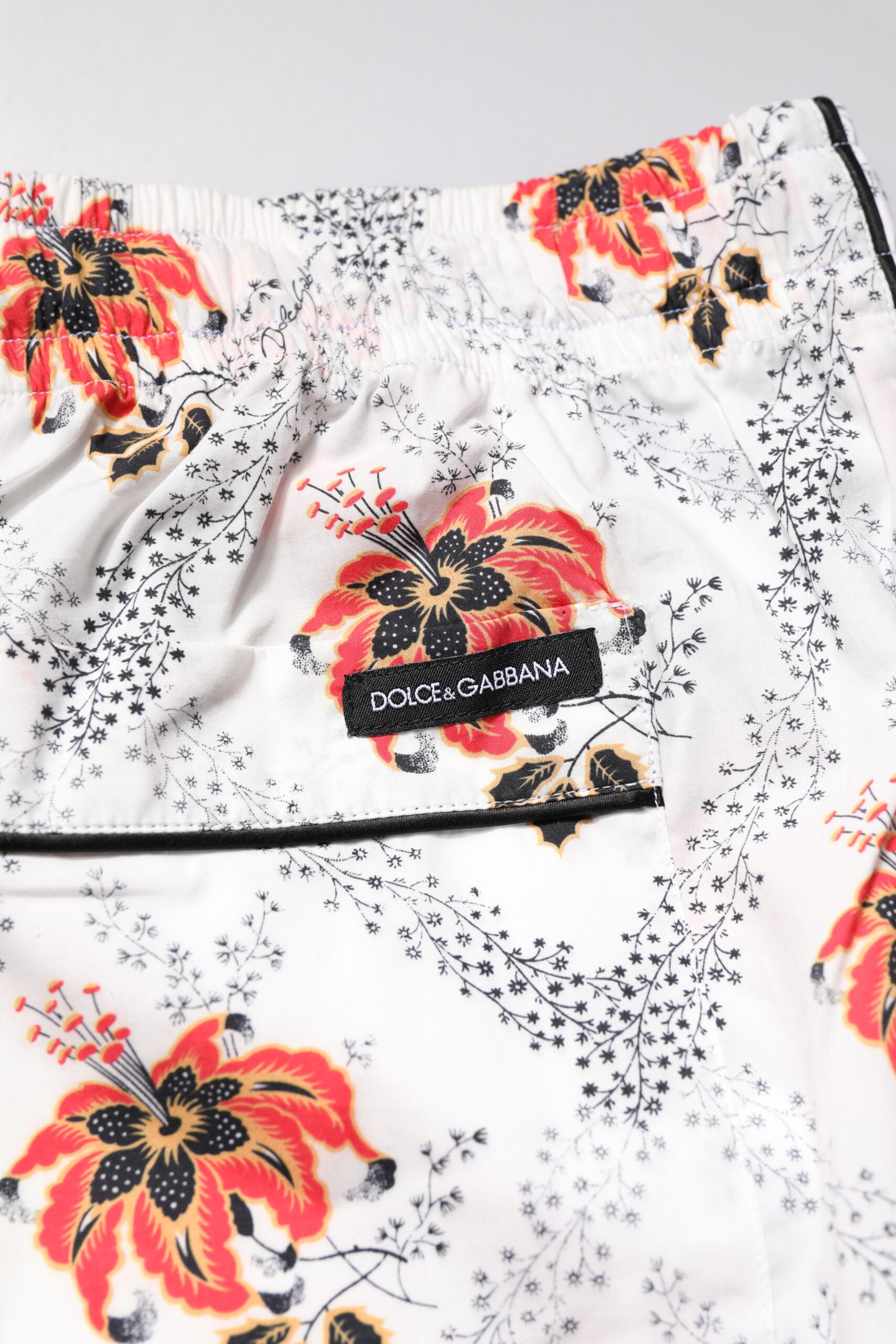 Dolce & Gabbana Pyjama-Set aus Baumwolle mit mehrfarbigem Blumendruck, Nachtwäsche
