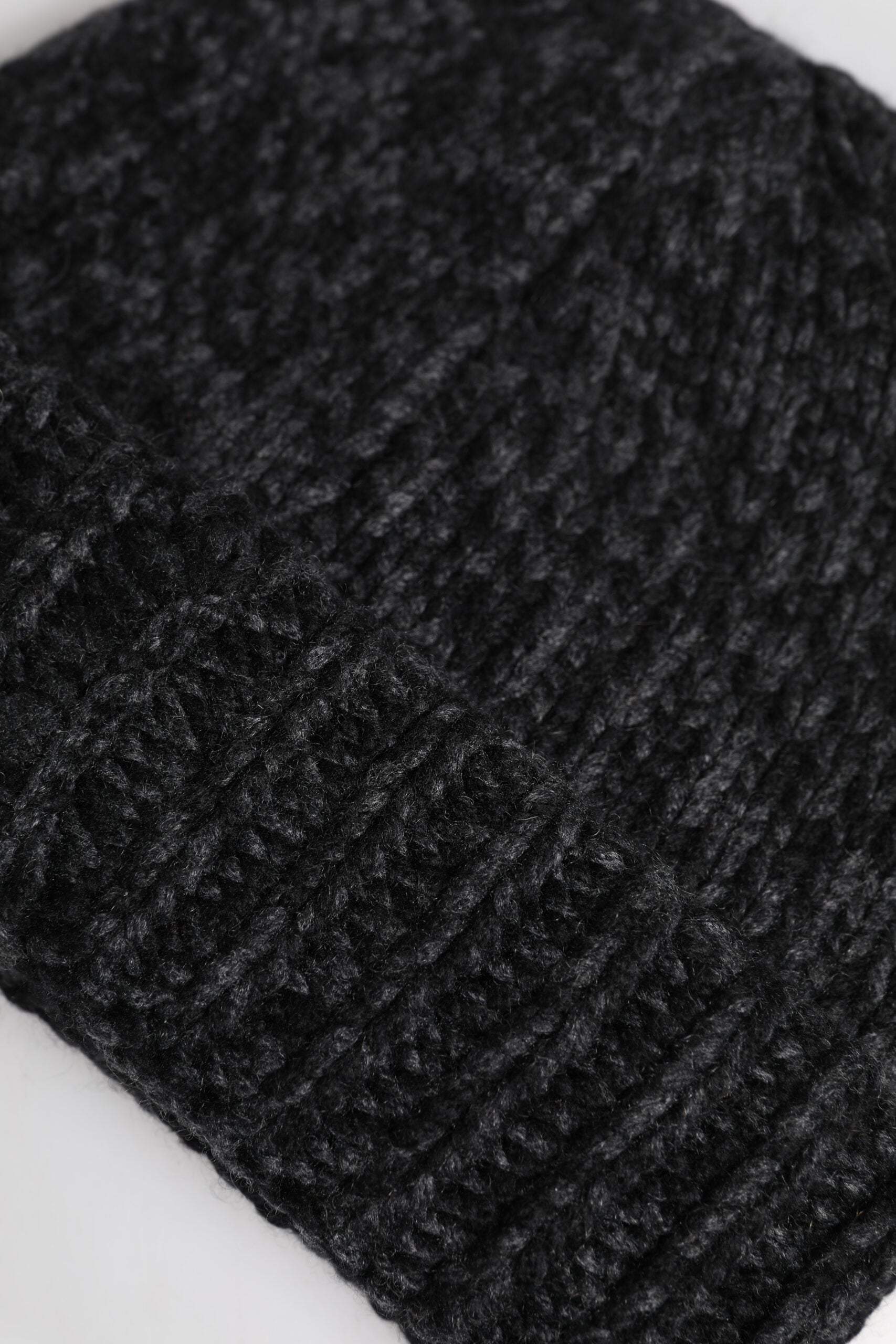 Dolce & Gabbana Graue Kaschmir-Strickmütze für den Winter