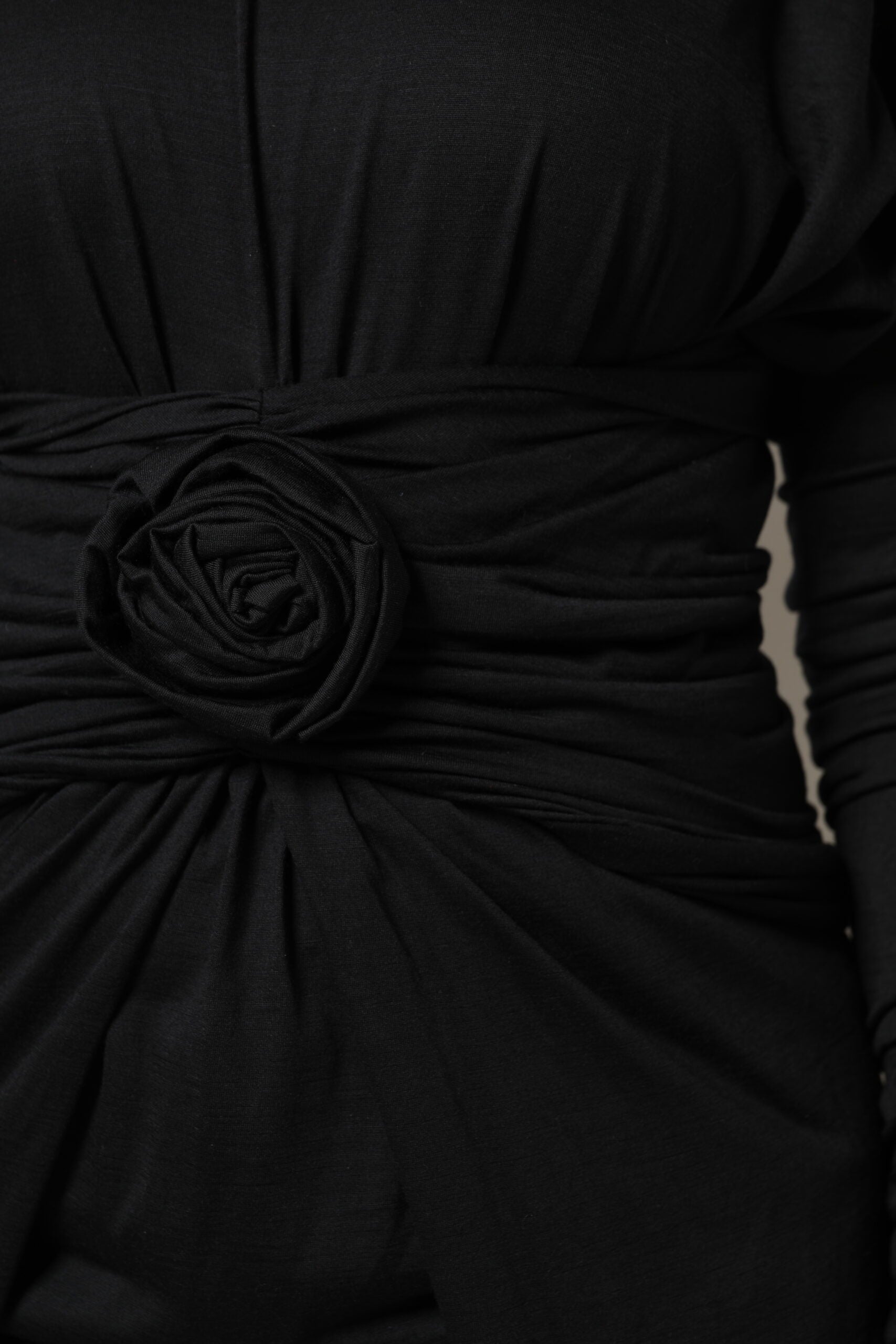 Dolce & Gabbana – Schwarzes, langärmliges Etui-Midikleid aus Wolle