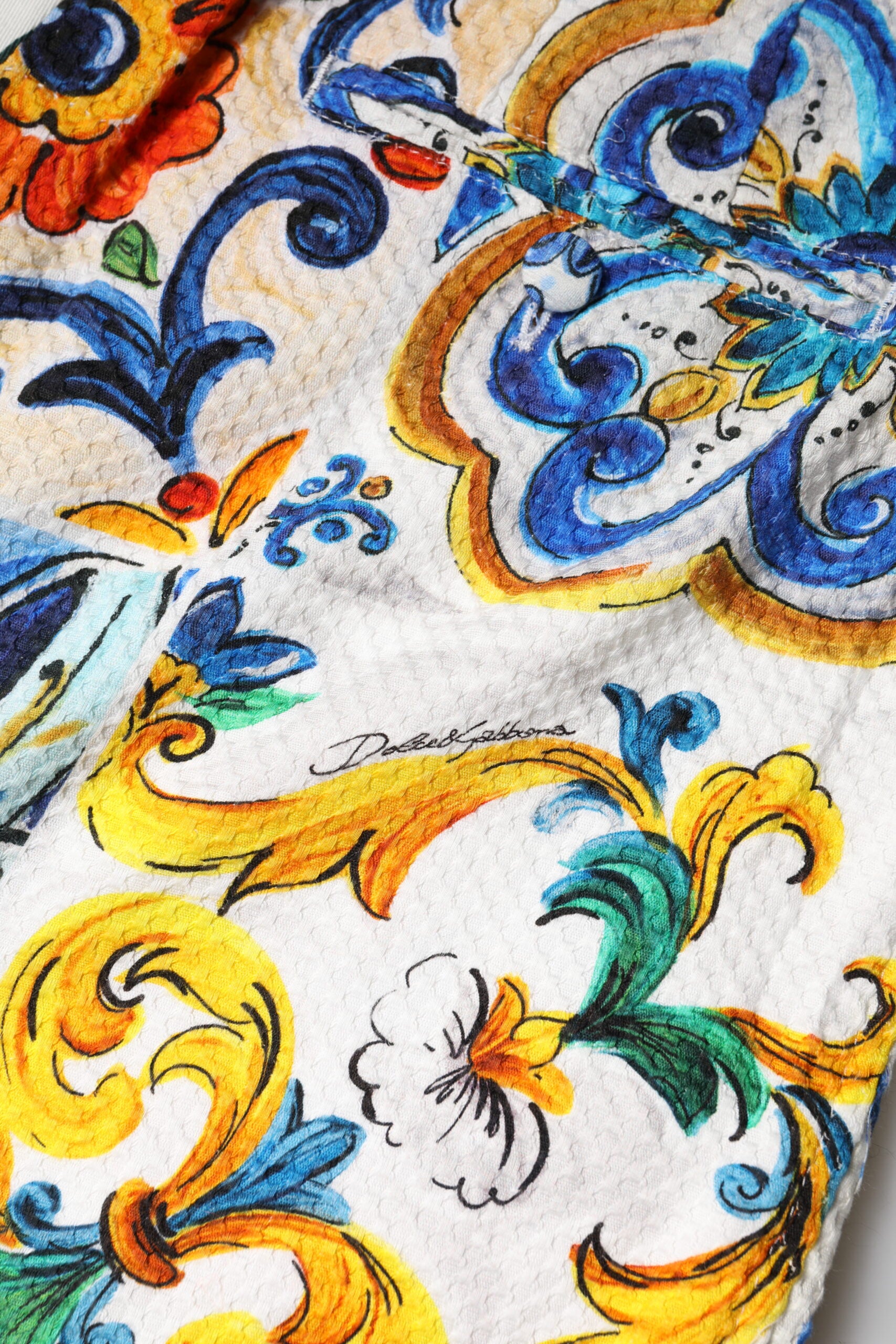 Pantaloni scurți cu talie înaltă Dolce & Gabbana cu imprimeu Majolica multicolor