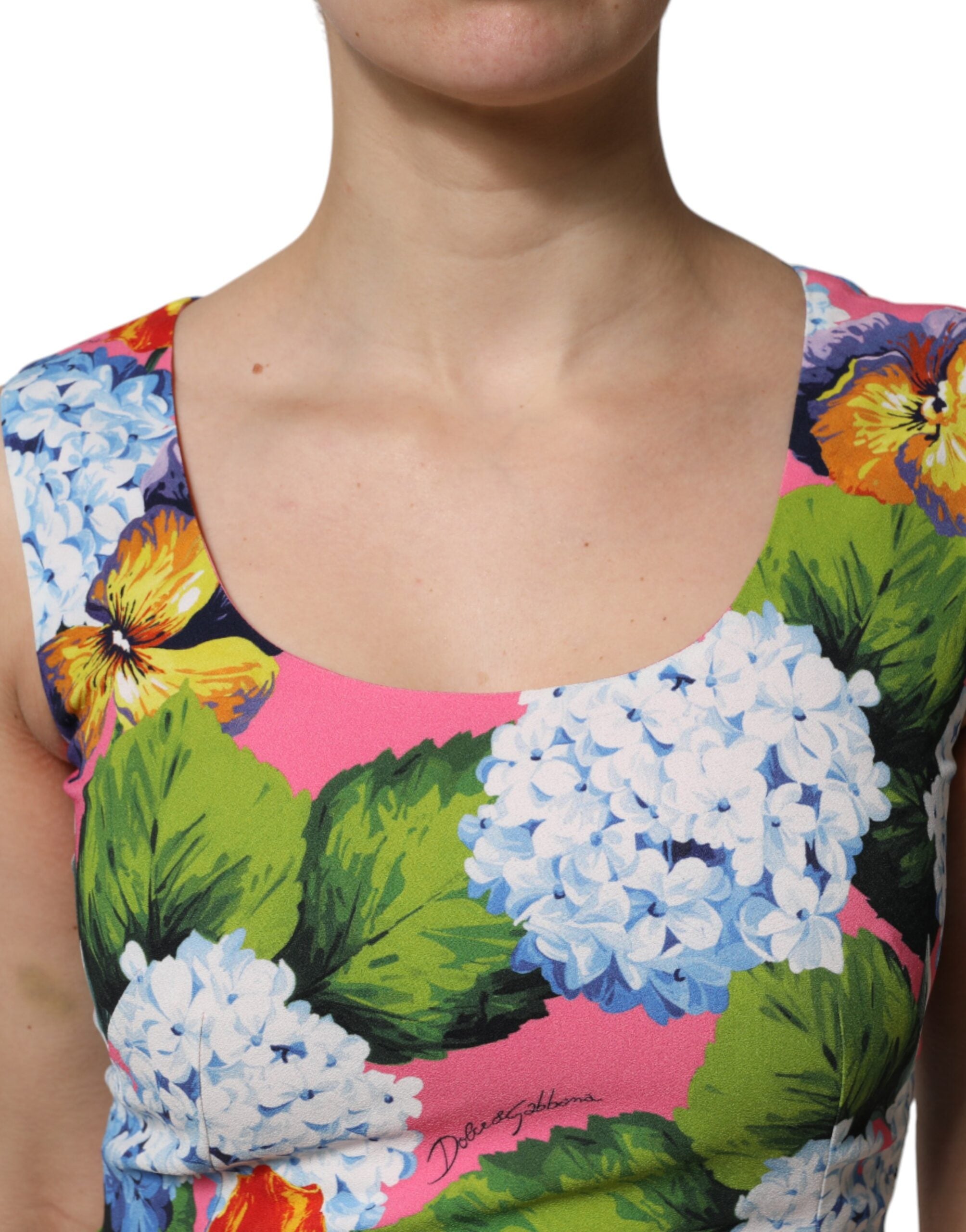 Dolce & Gabbana – Ärmelloses Etuikleid mit mehrfarbigem Blumenmuster