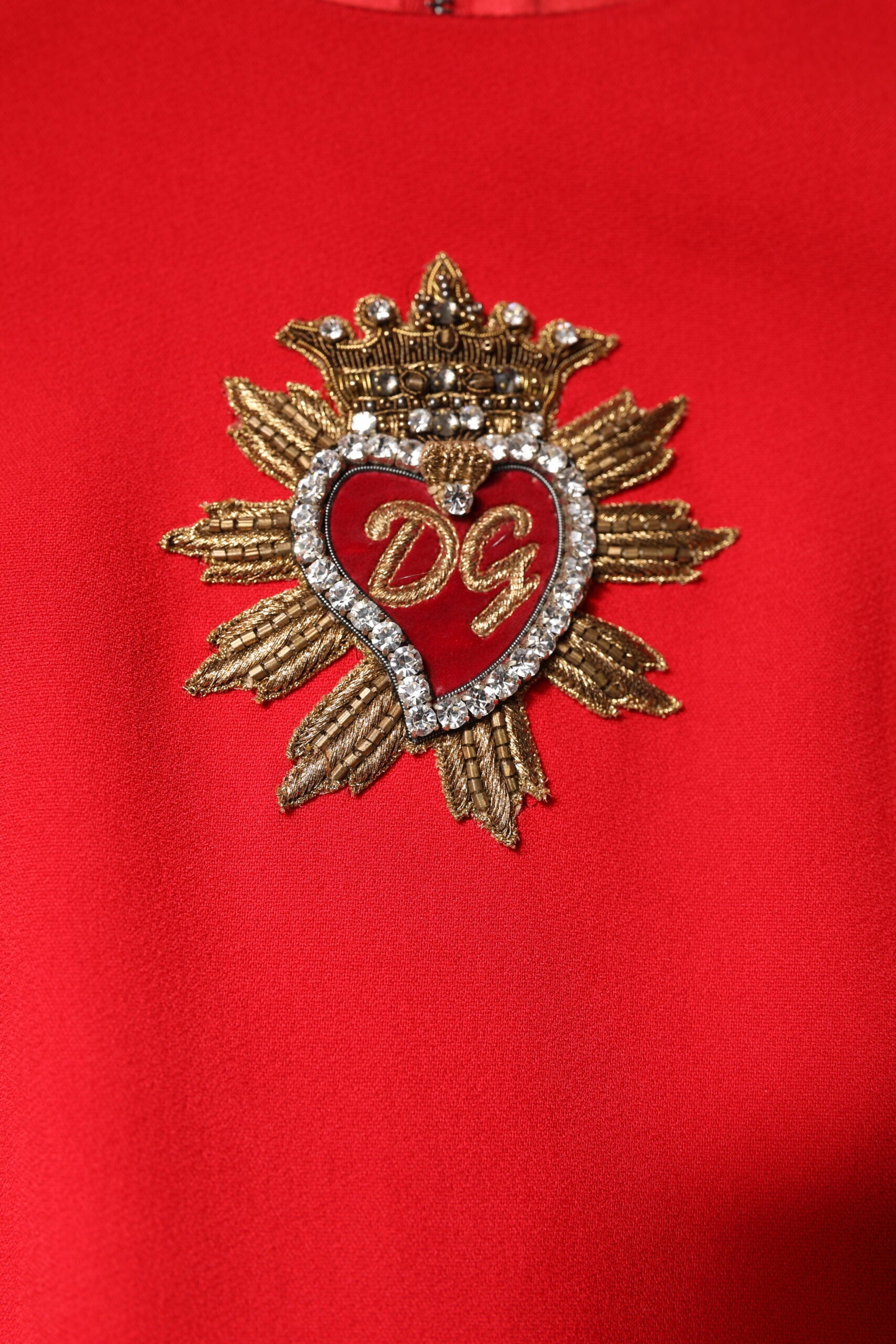 Rochie Dolce & Gabbana roșie cu mâneci lungi și imprimeu Sacred Heart
