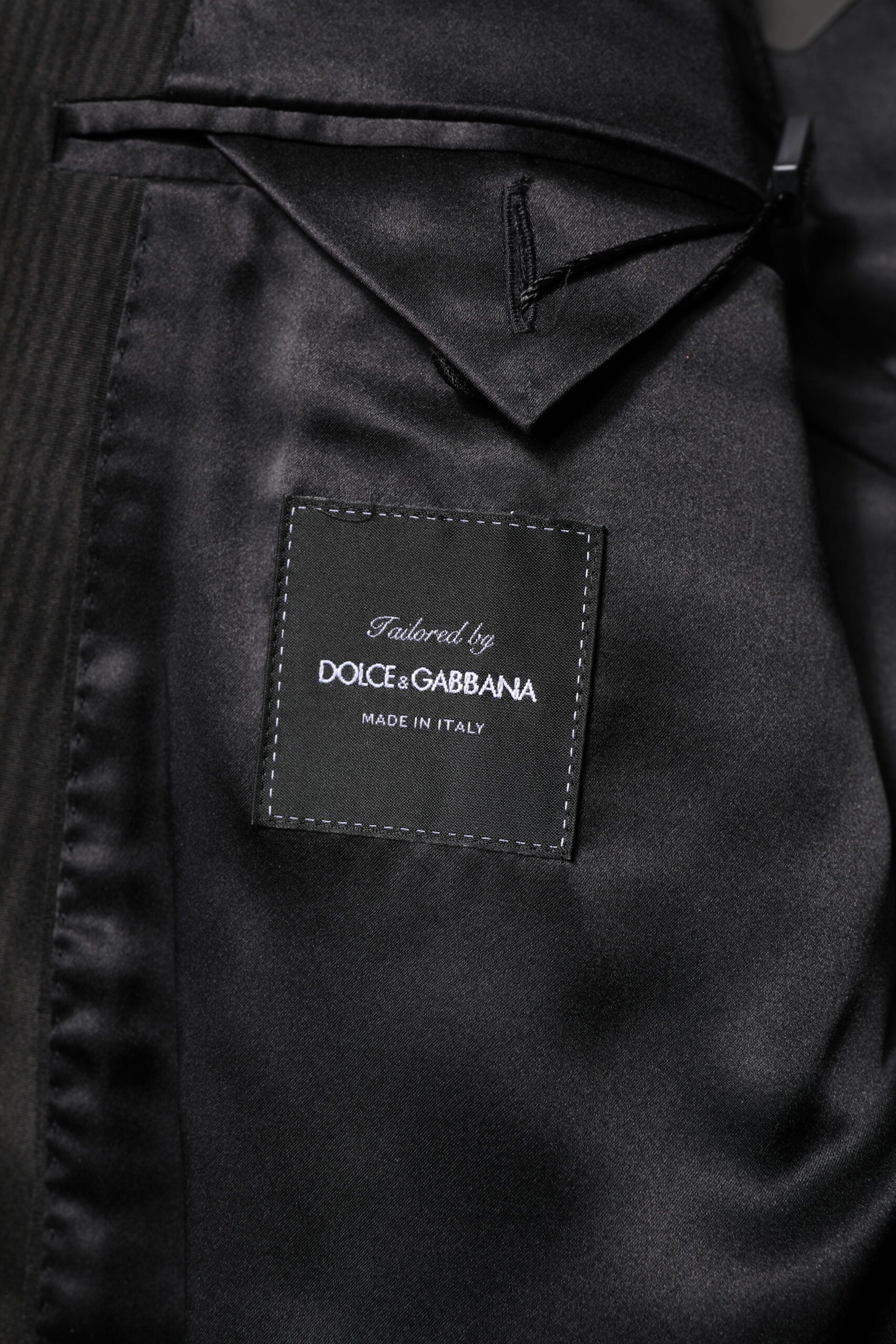 Costum Dolce & Gabbana roșu cu imprimeu floral jacquard, cu două rânduri de nasturi