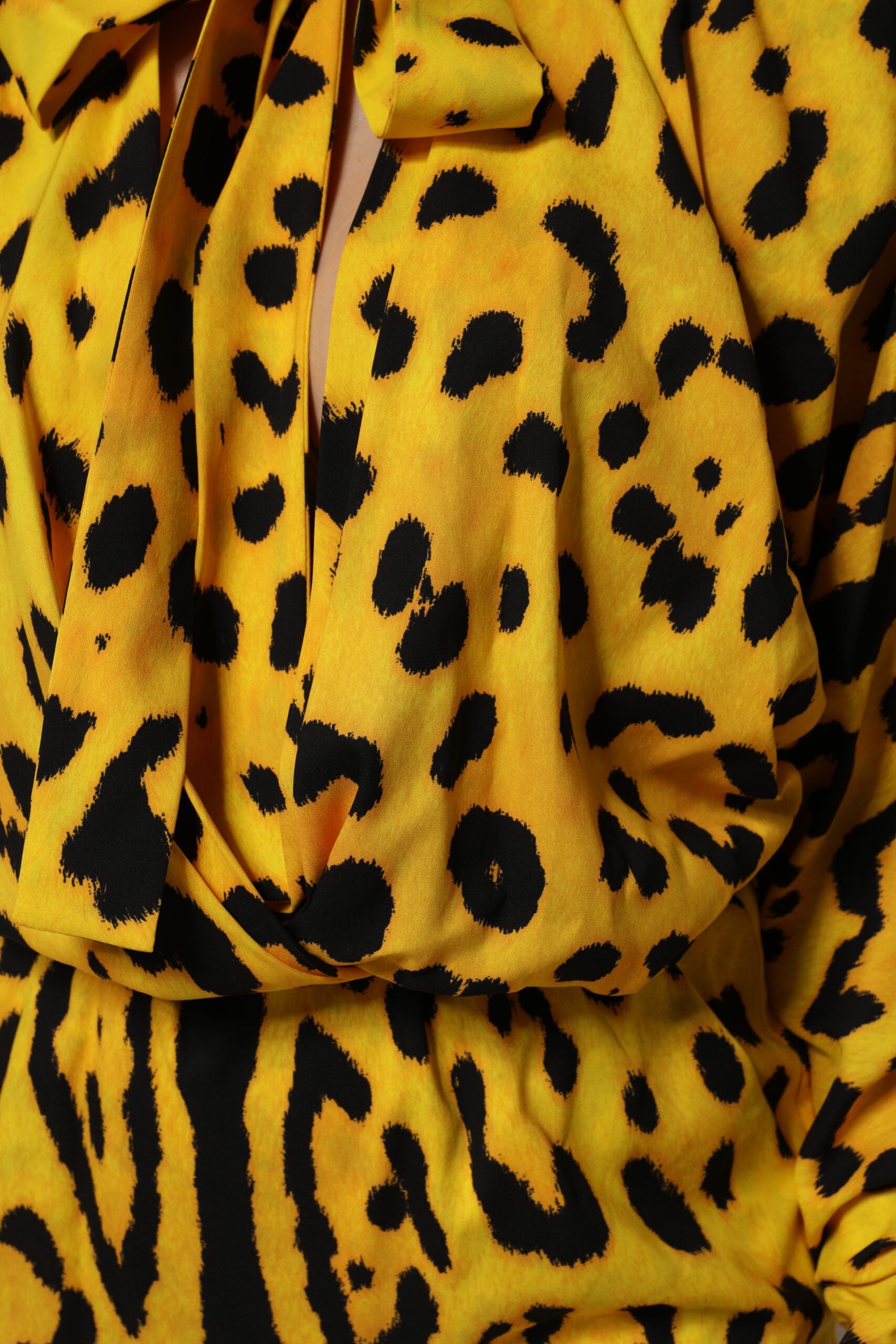Rochie Dolce & Gabbana cu mâneci lungi și imprimeu leopard galben