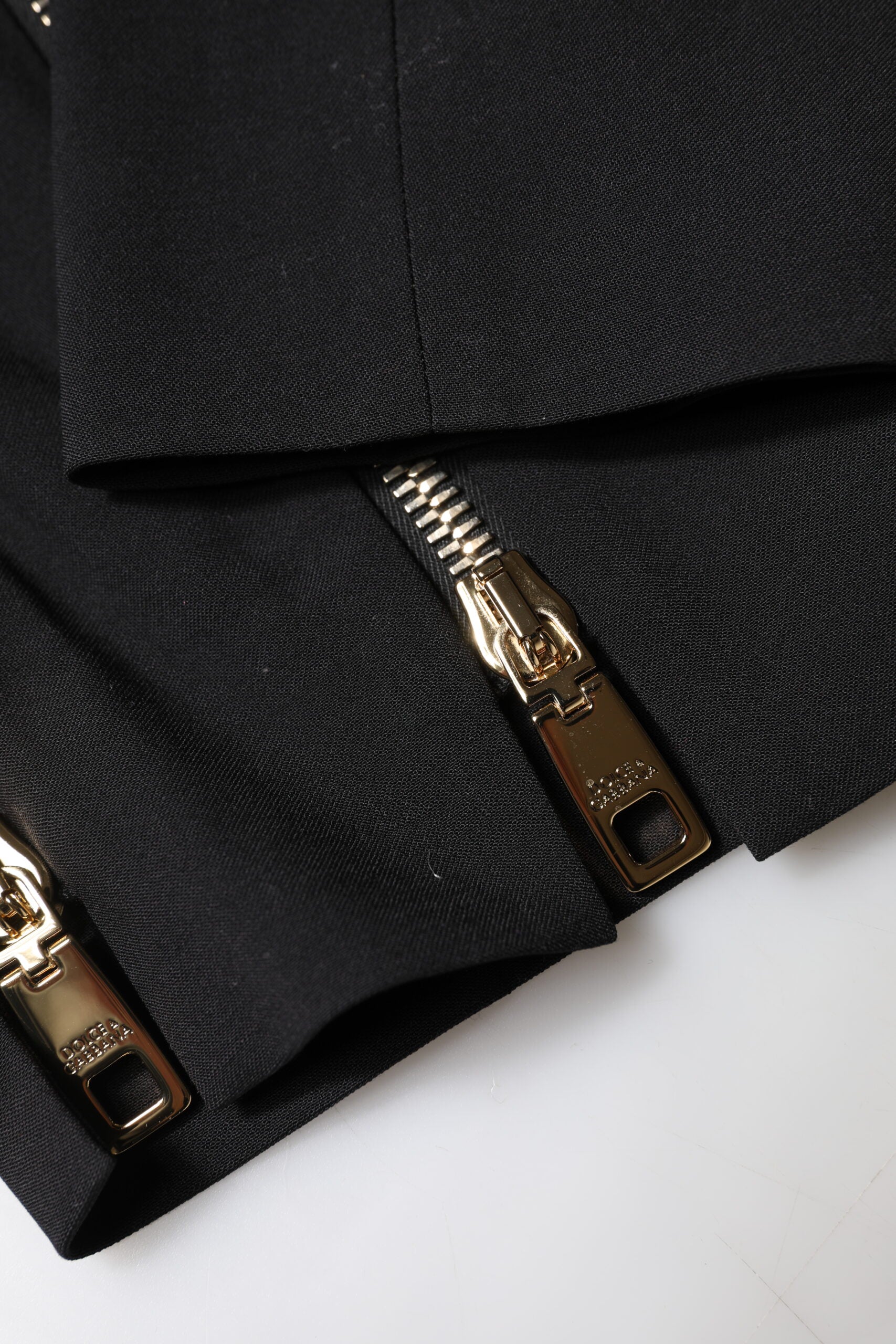 Dolce & Gabbana – Karottenhose aus schwarzer Wolle mit hoher Taille und Reißverschluss