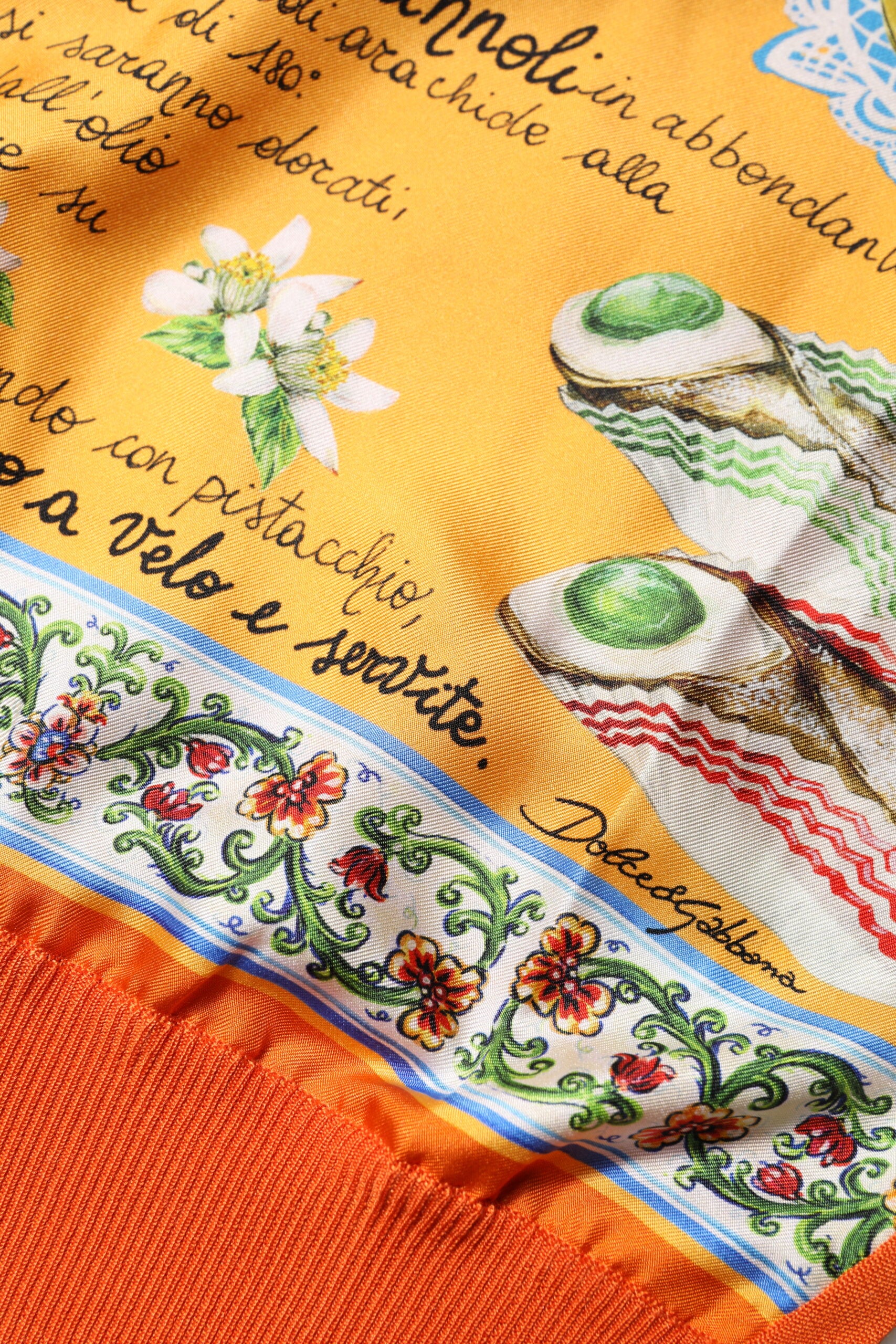Dolce & Gabbana – Oranges Cannoli-Top aus sizilianischer Seide mit Rundhalsausschnitt