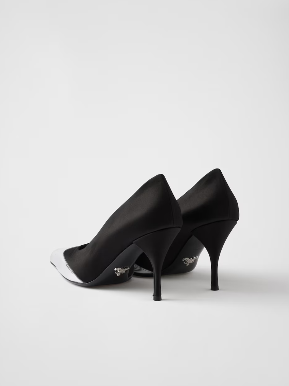 Pantofi cu toc Prada din piele neagră satinată și argintie metalizată