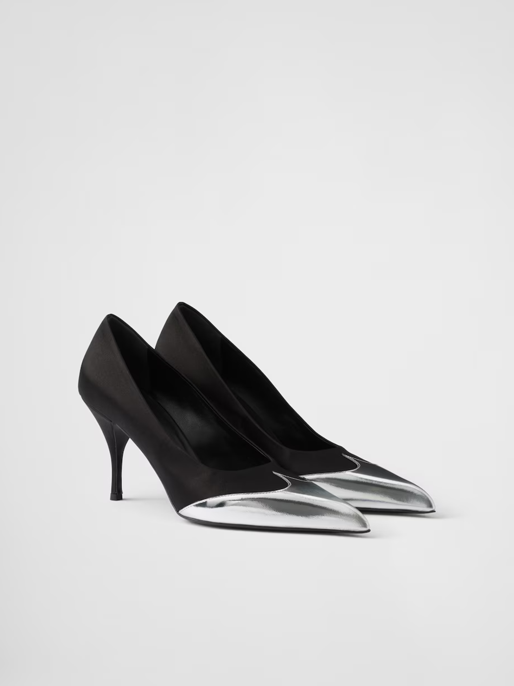 Pantofi cu toc Prada din piele neagră satinată și argintie metalizată