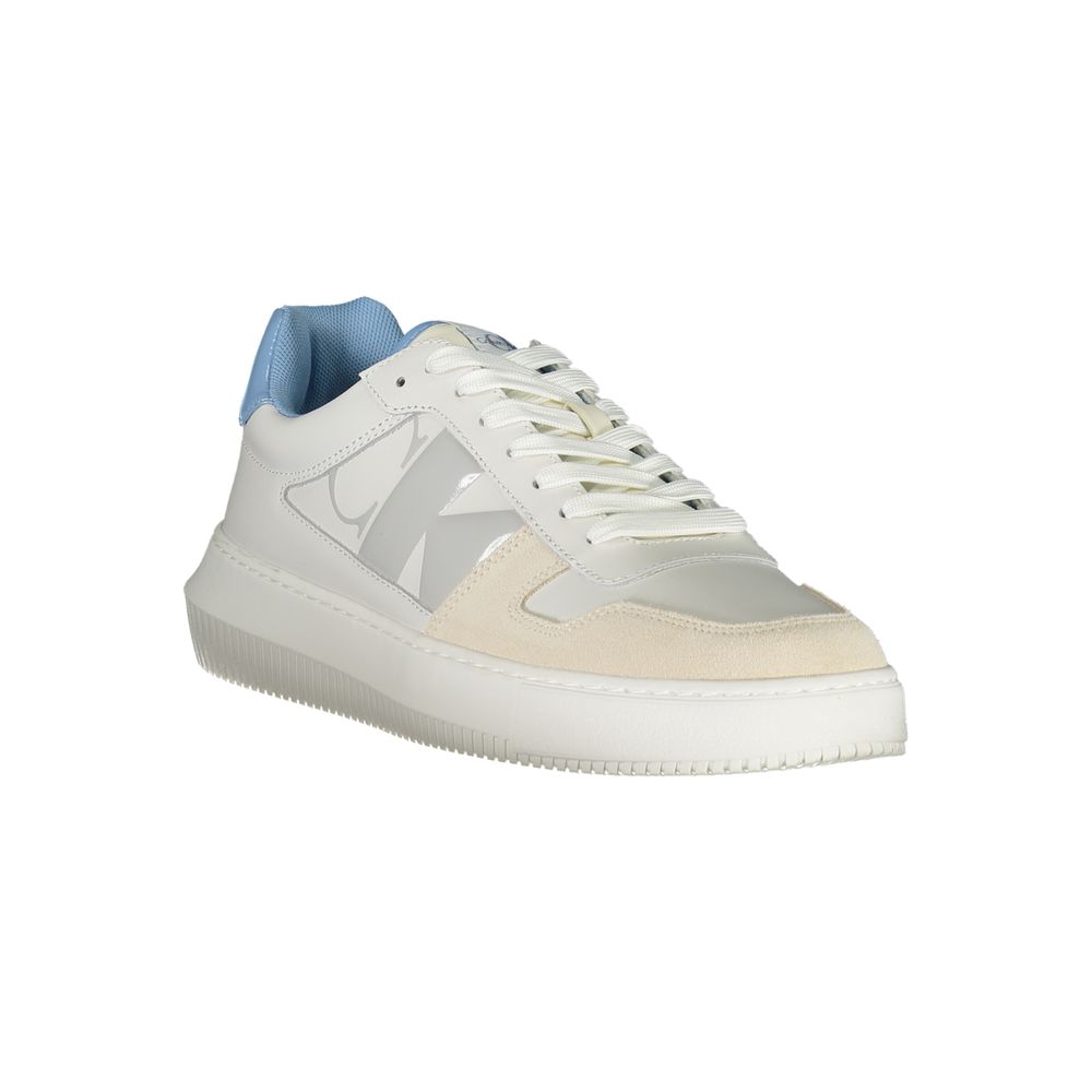 Calvin Klein – Umweltbewusste Sneakers mit kontrastierenden Details